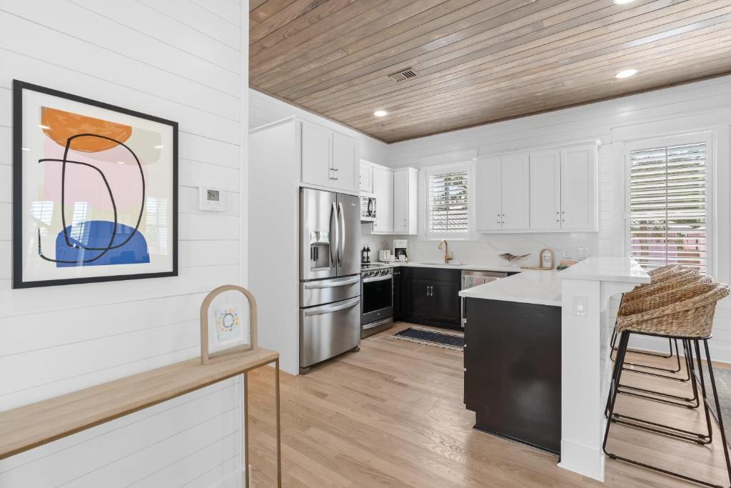 Hot Tub, Fire Pit, Steps to 30A Beach | Reel McCoy