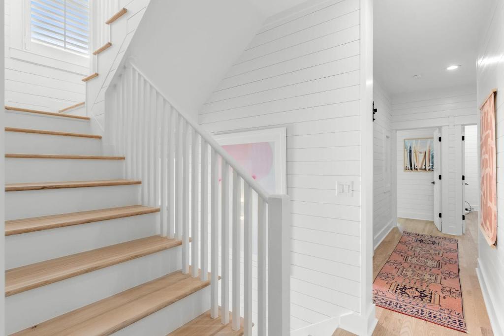 Hot Tub, Fire Pit, Steps to 30A Beach | Reel McCoy
