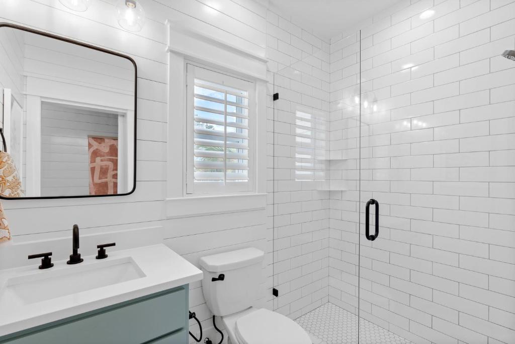 Hot Tub, Fire Pit, Steps to 30A Beach | Reel McCoy