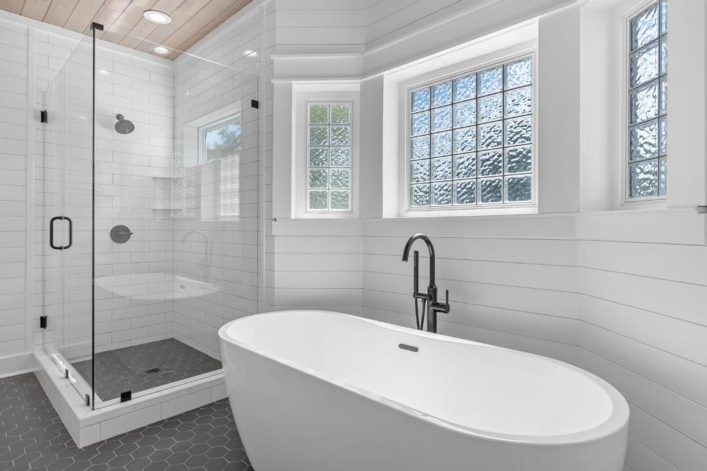 Hot Tub, Fire Pit, Steps to 30A Beach | Reel McCoy