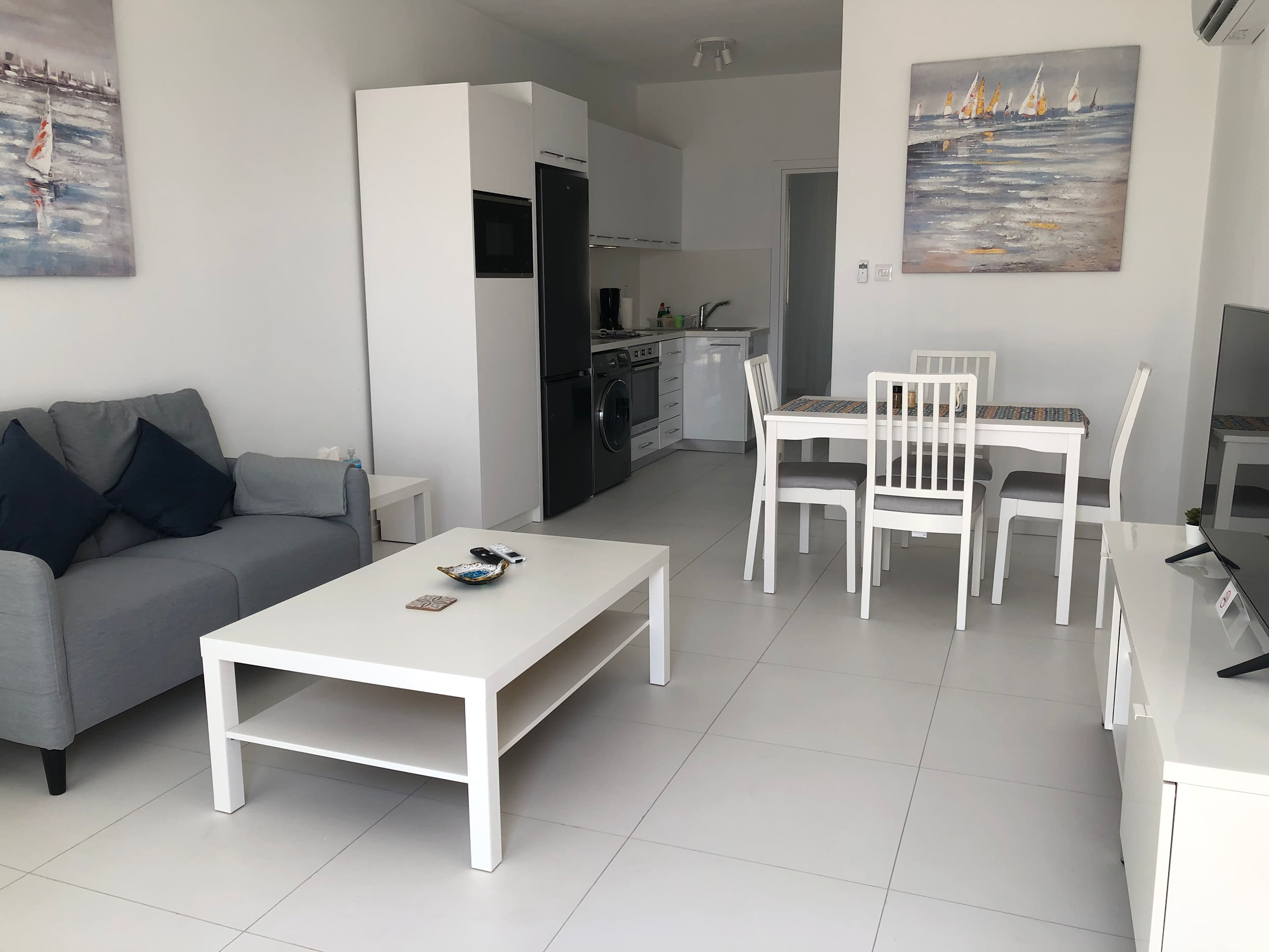 Venus Beach | Elegant 1BR Apt | 100m From Sea | Groundfloor