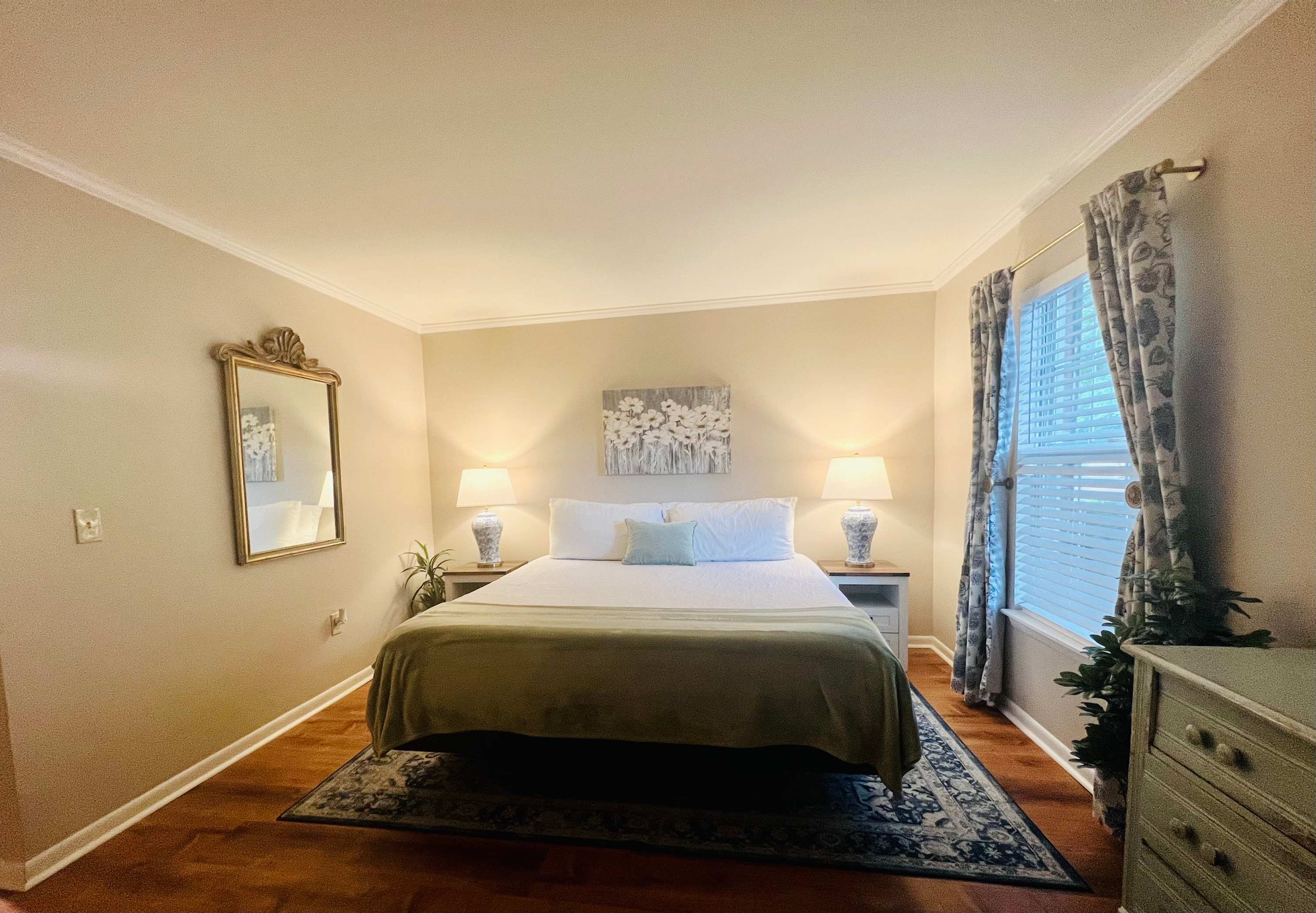 Waterfront Views And Access To Amenities - Luxurious Lakeside Retreat - Auburn, AL
