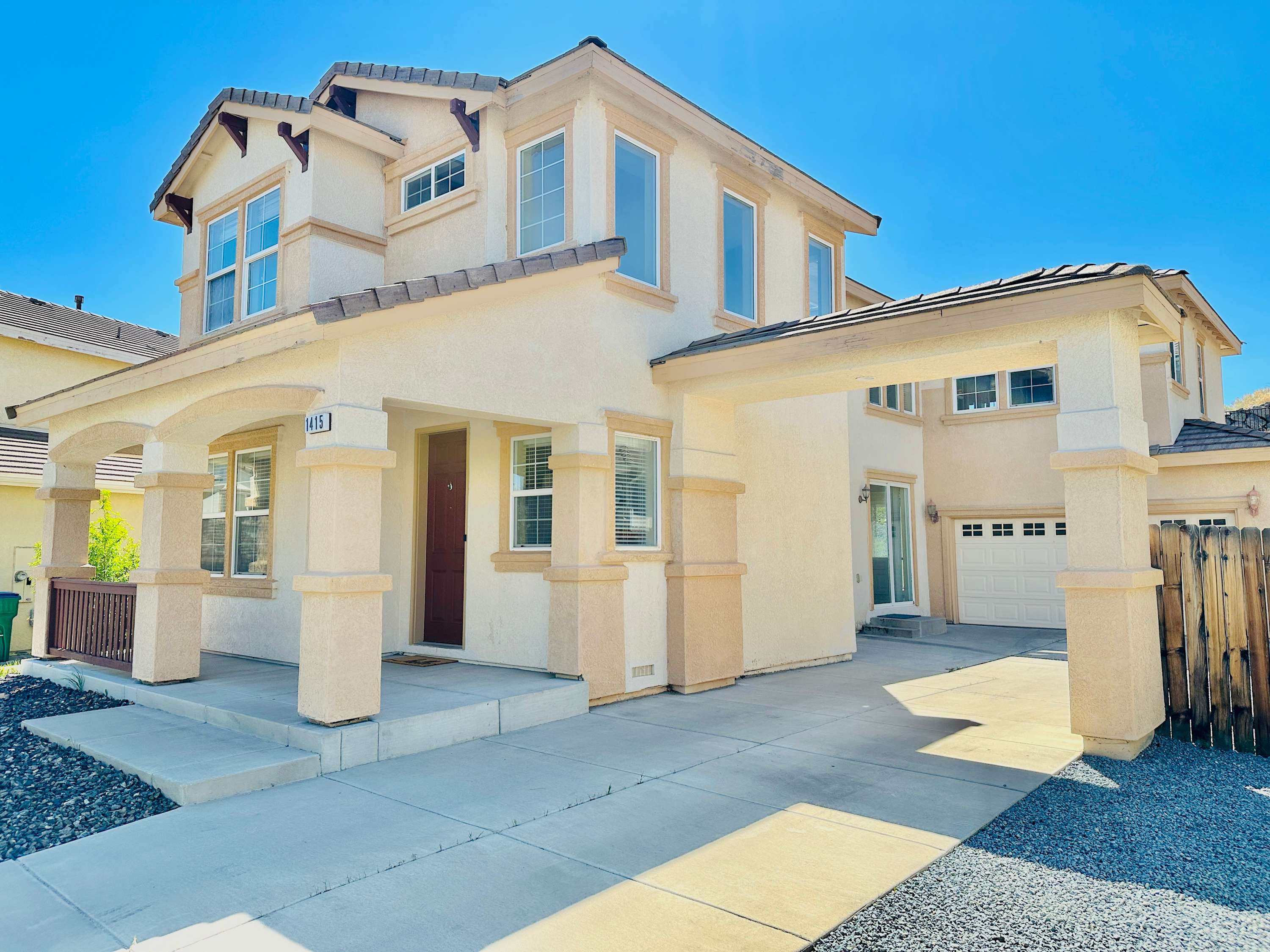 Luminous Spacious Retreat/3Bathrooms/Sleeps 13 — Reno, NV — vacation rental