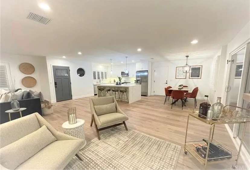 Stylish 3 Bedroom Vacation Rental with Pool
