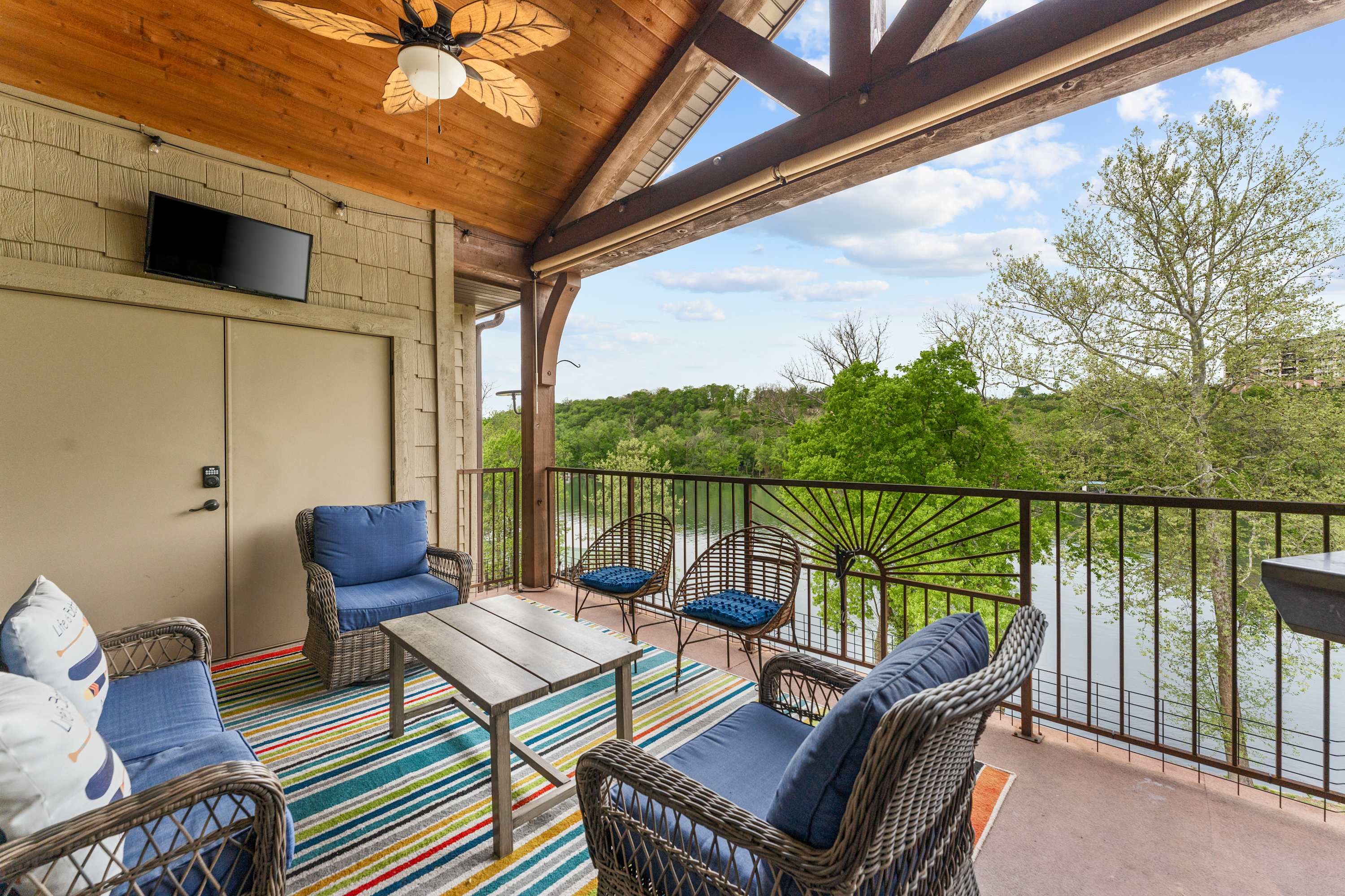 Penthouse Eagle View for 12