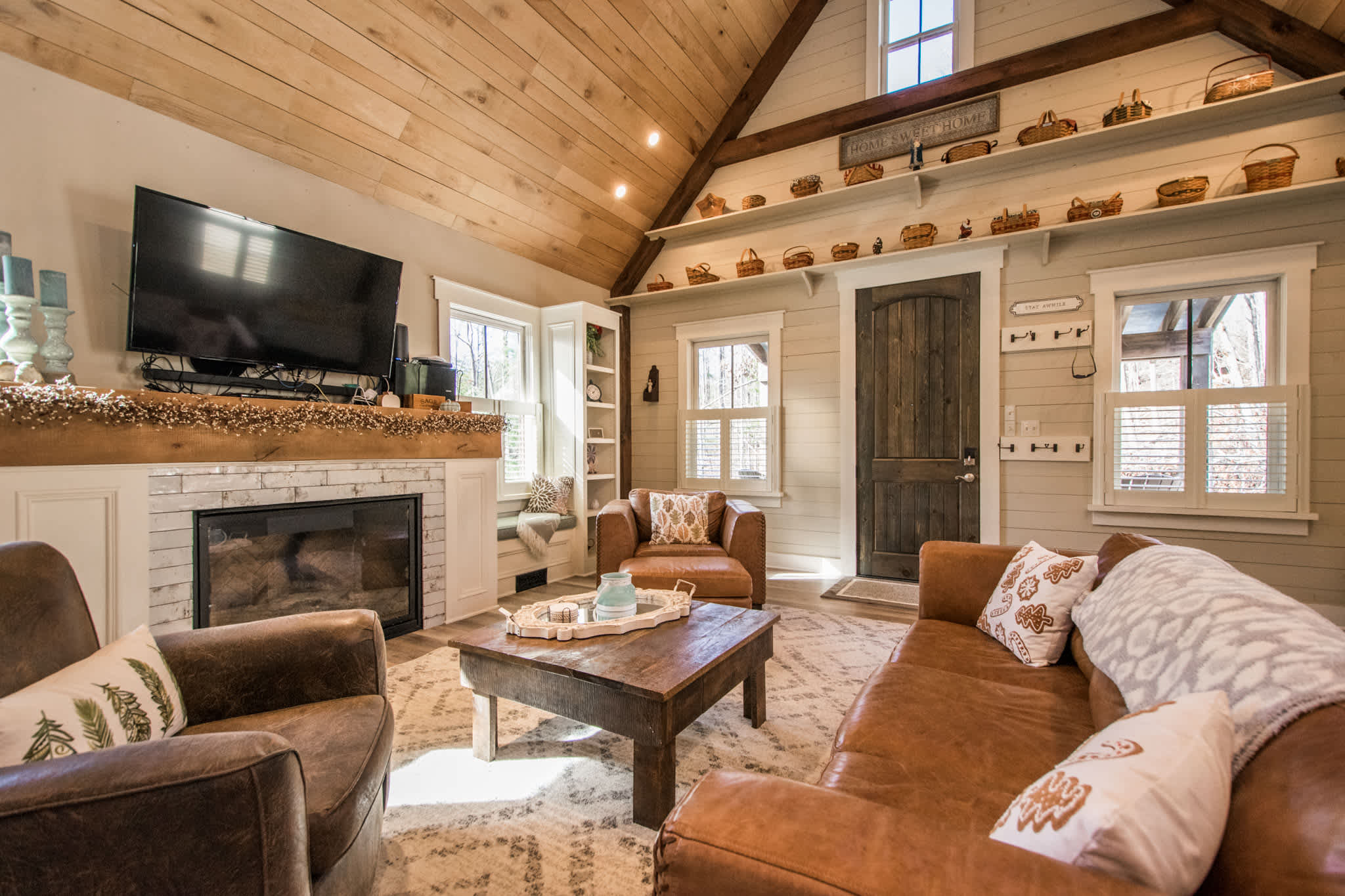 Rustic-Chic 2BR Cabin w/ Clawfoot Tub | Free Tix — Hendersonville, NC — vacation rental