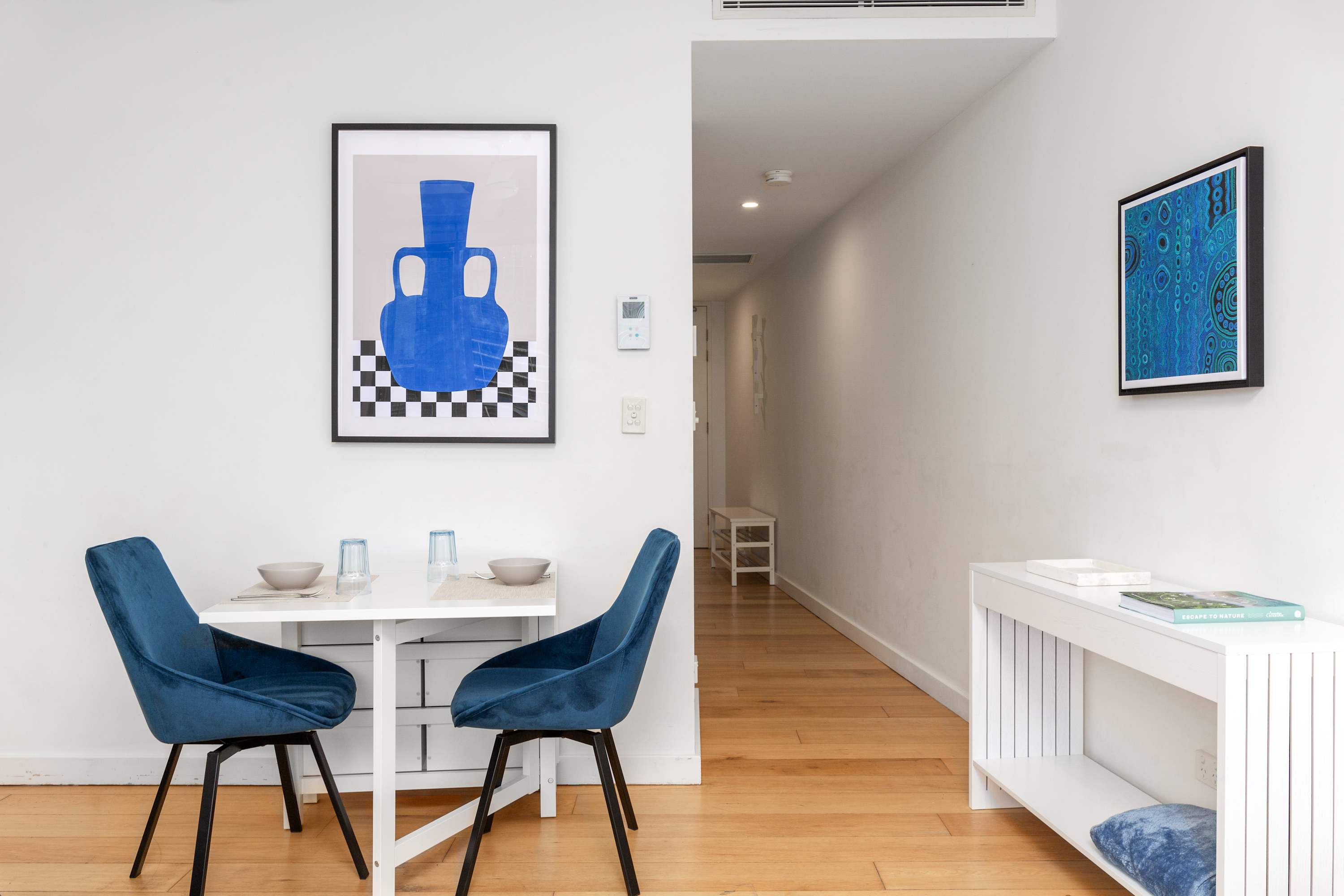 Central art-deco 1bed with balcony & aircon