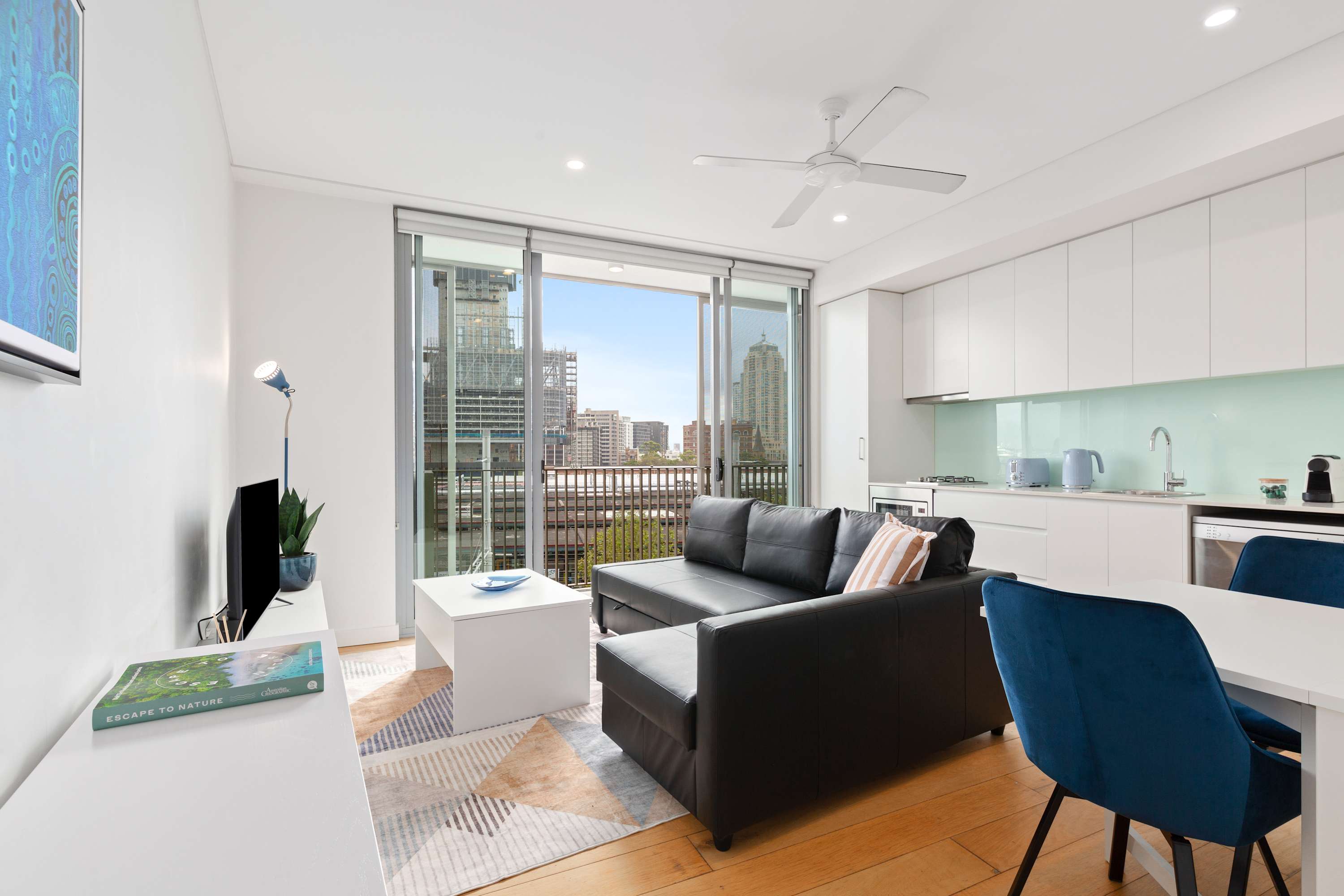Central art-deco 1bed with balcony & aircon