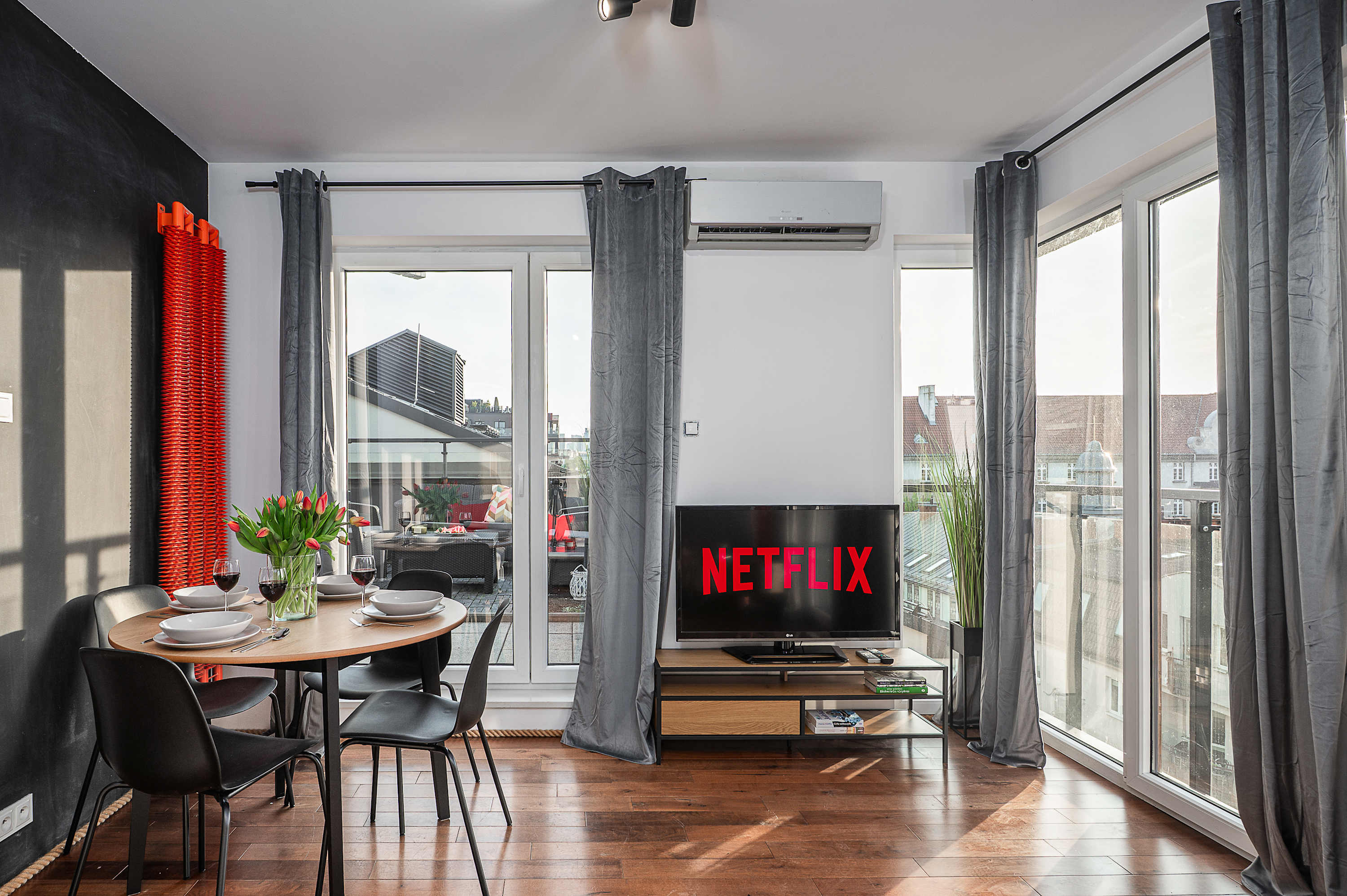 Lumina 3-room apart with large terrace