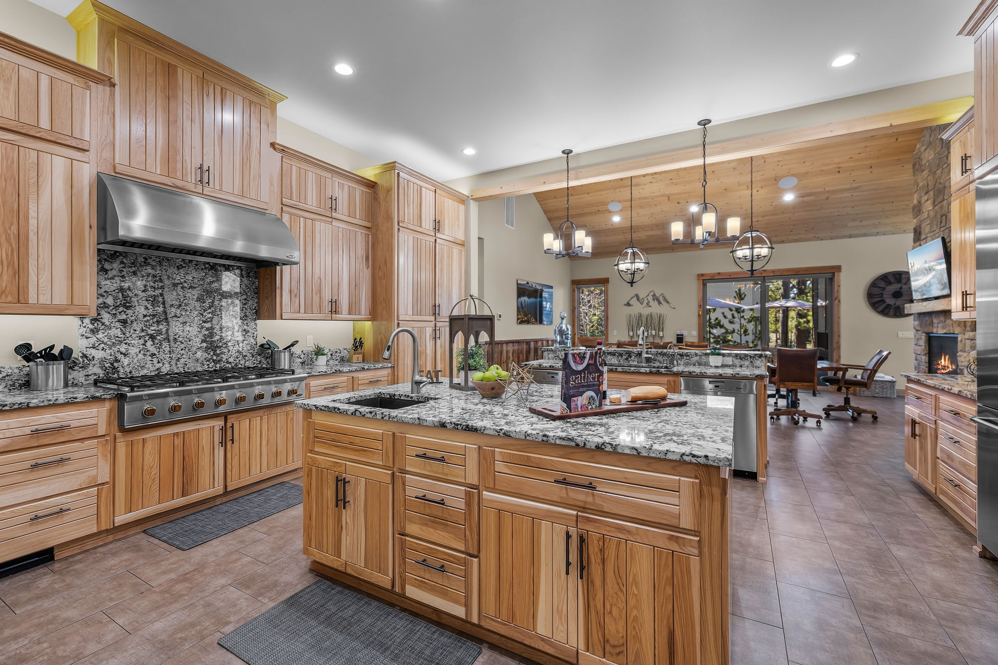 Luxury Sunriver Home w/ Bar, Hot Tub, 8 Bed 9 bath — Sunriver, OR — vacation rental