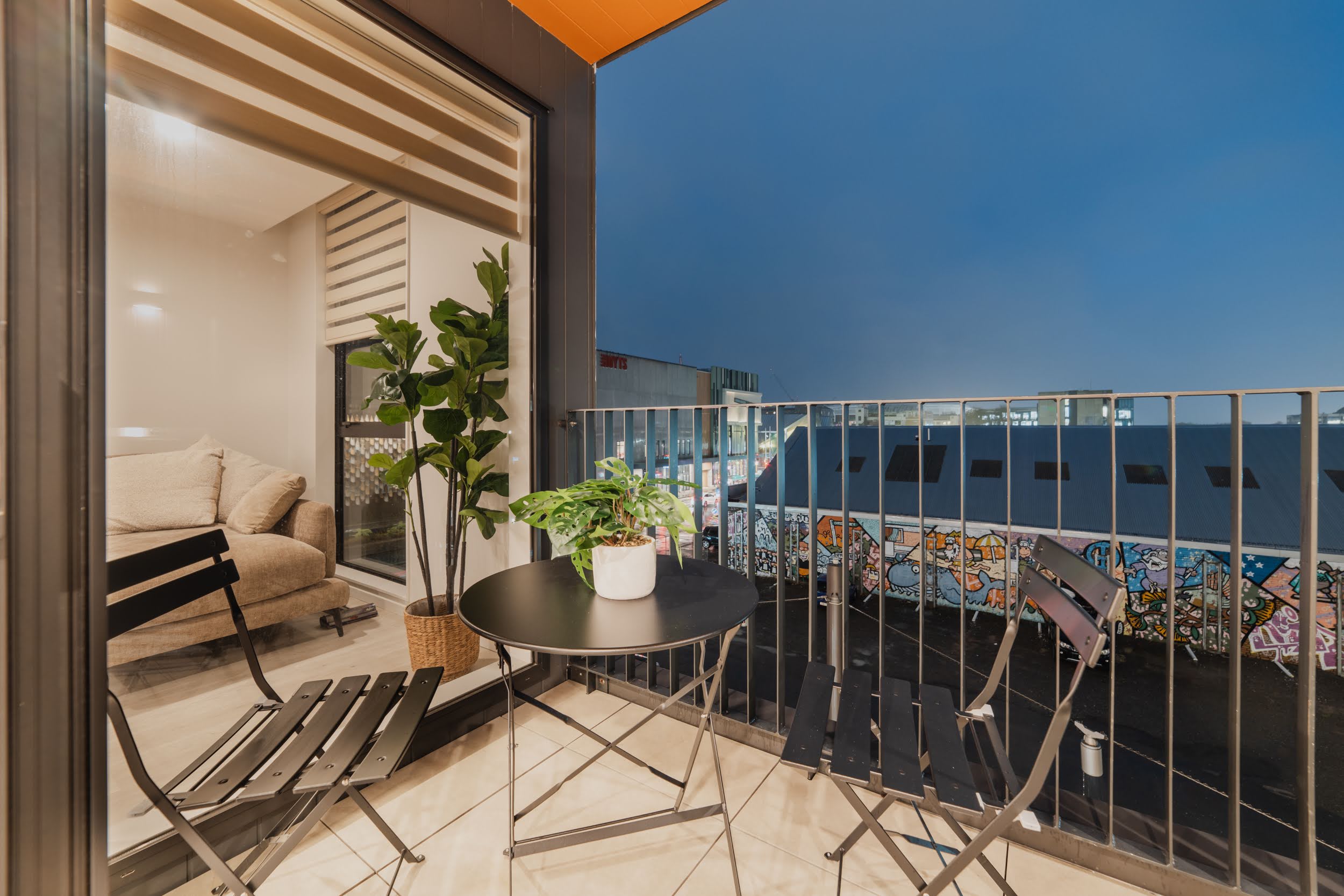 Central 2BR – Bath, BBQ & Full Kitchen