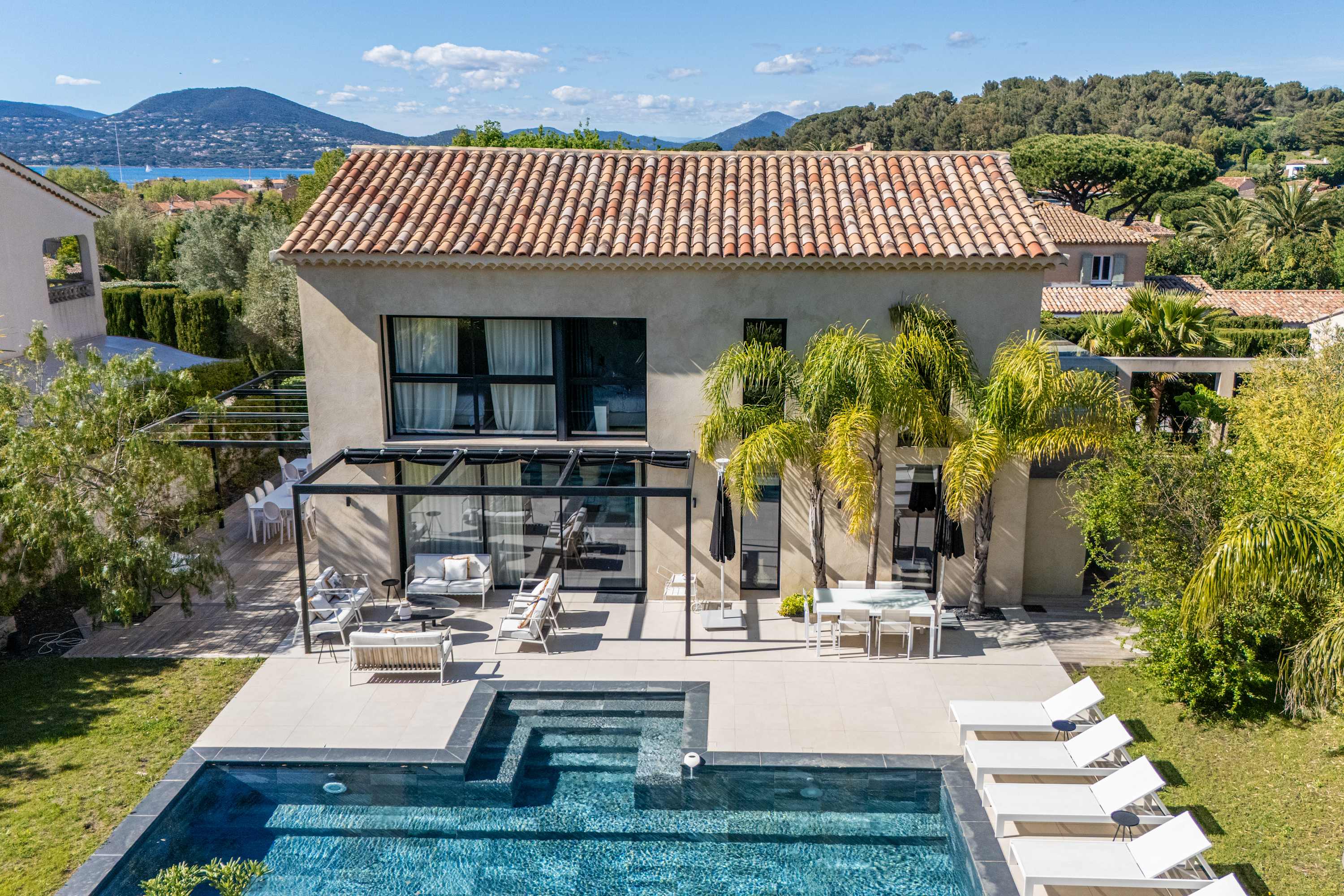 Maison 6 pièces 260 m² · à Ossès · 260 m² · 2 011 €/mois