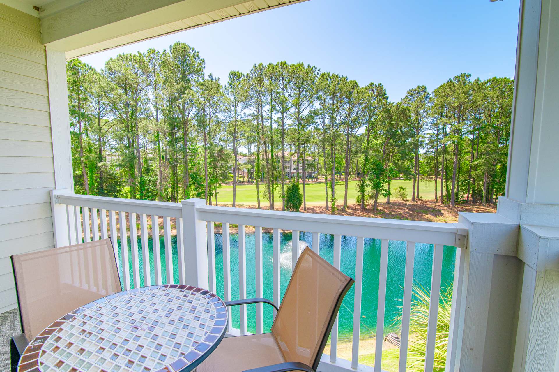 Massive Waterfront Pool! Lakefront Condo Famous Barefoot Resort
