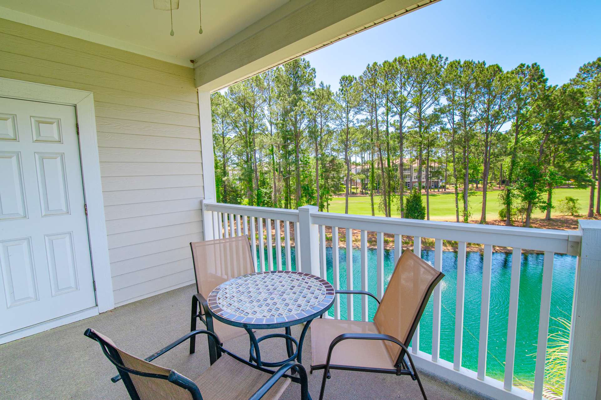 Massive Waterfront Pool! Lakefront Condo Famous Barefoot Resort