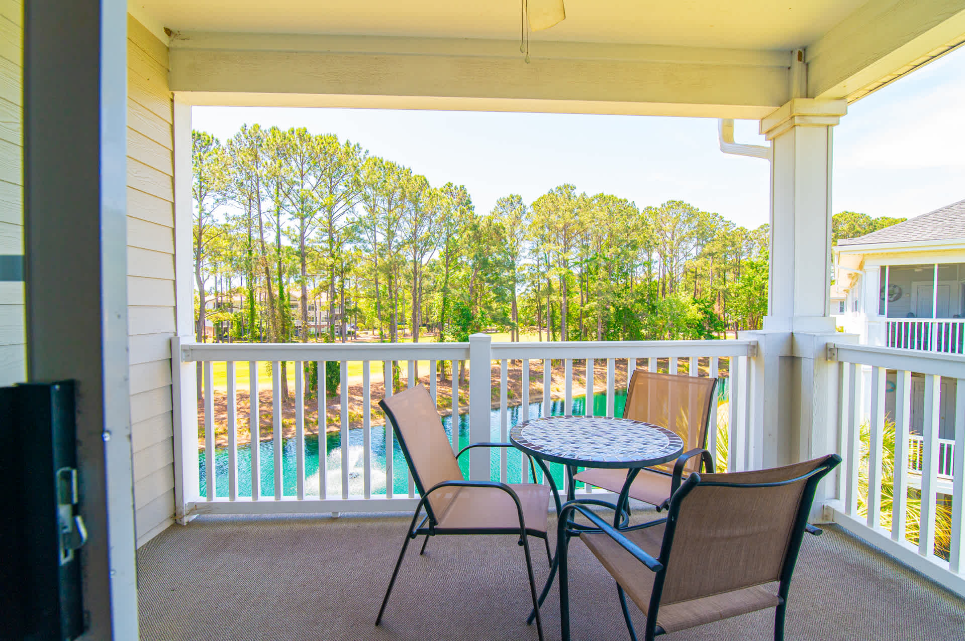 Massive Waterfront Pool! Lakefront Condo Famous Barefoot Resort