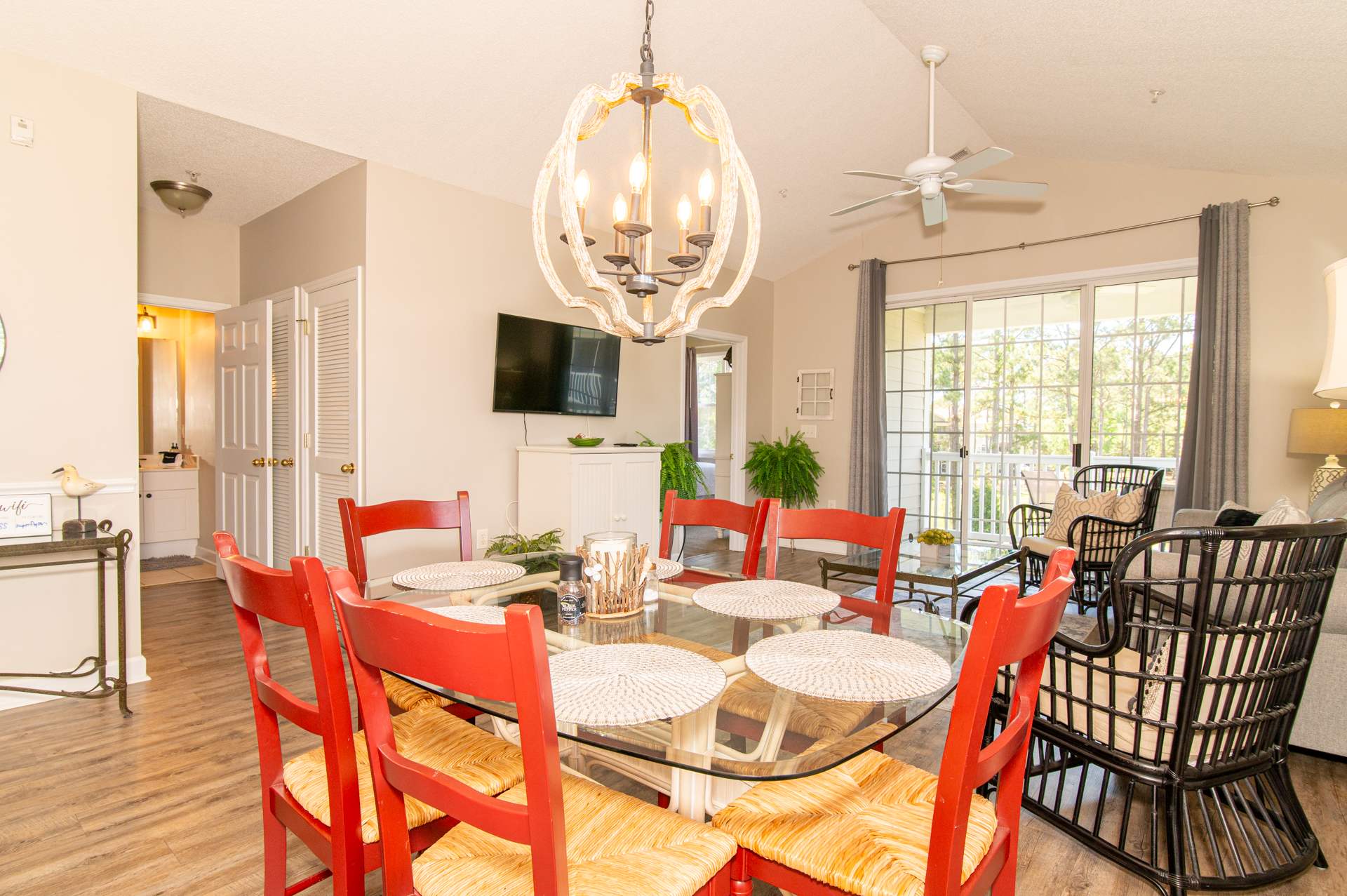Massive Waterfront Pool! Lakefront Condo Famous Barefoot Resort