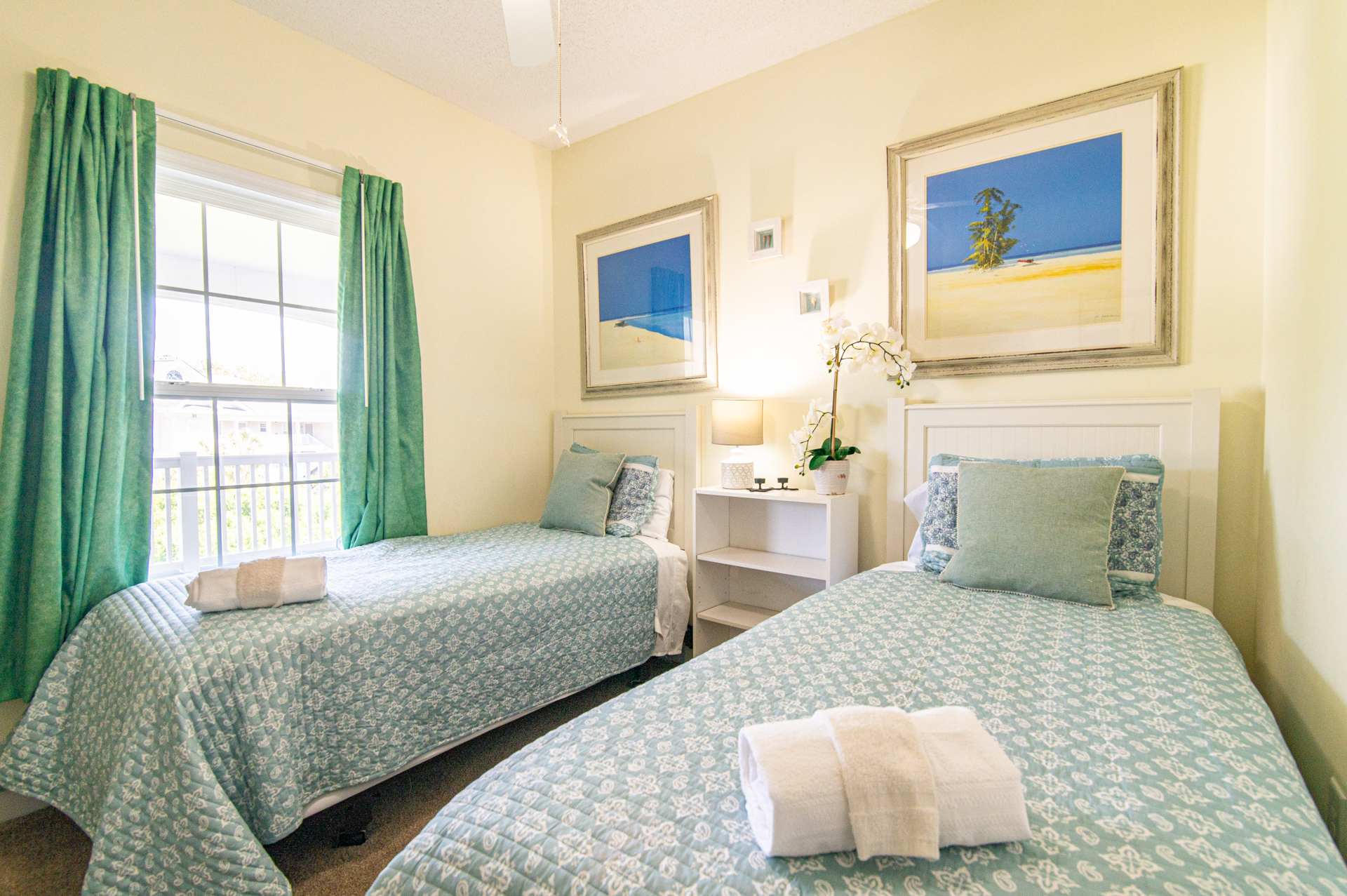 Massive Waterfront Pool! Lakefront Condo Famous Barefoot Resort