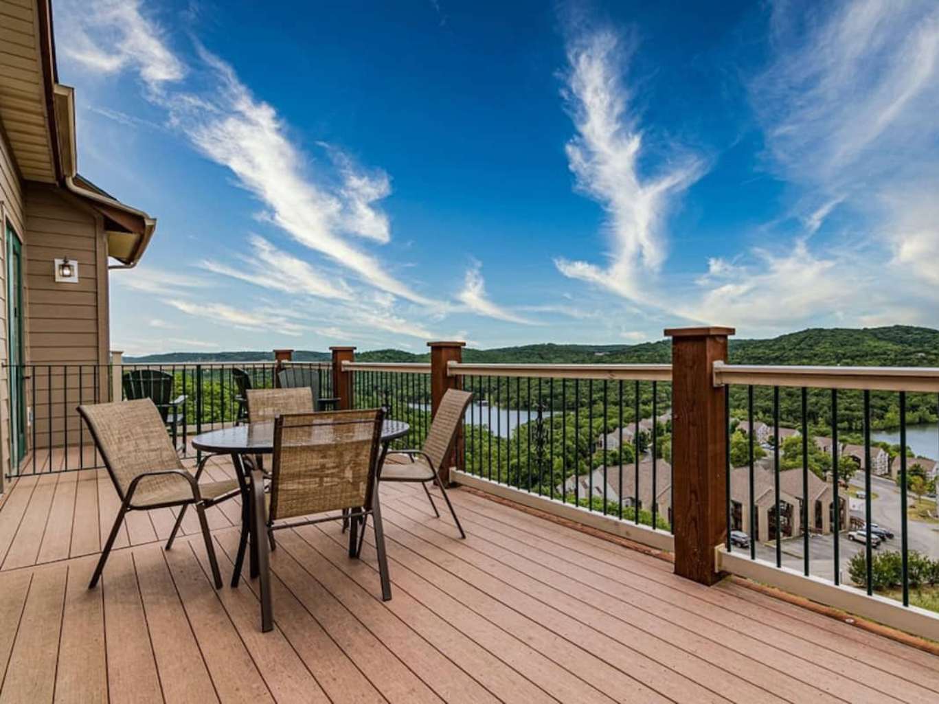 L 7-8 Beautiful views, clean, cozy and close to SDC