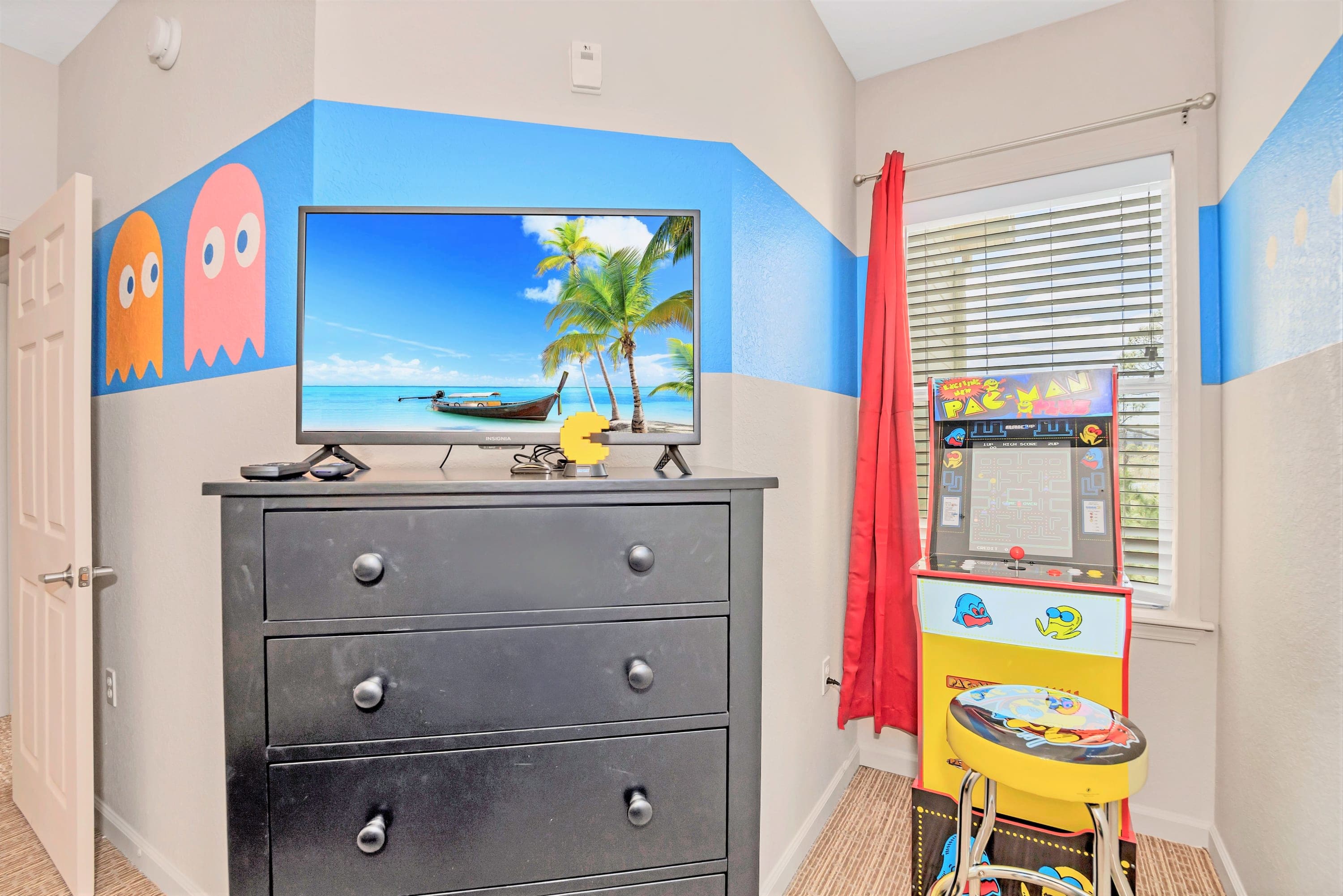 Pac-Man themed bunk bedroom 