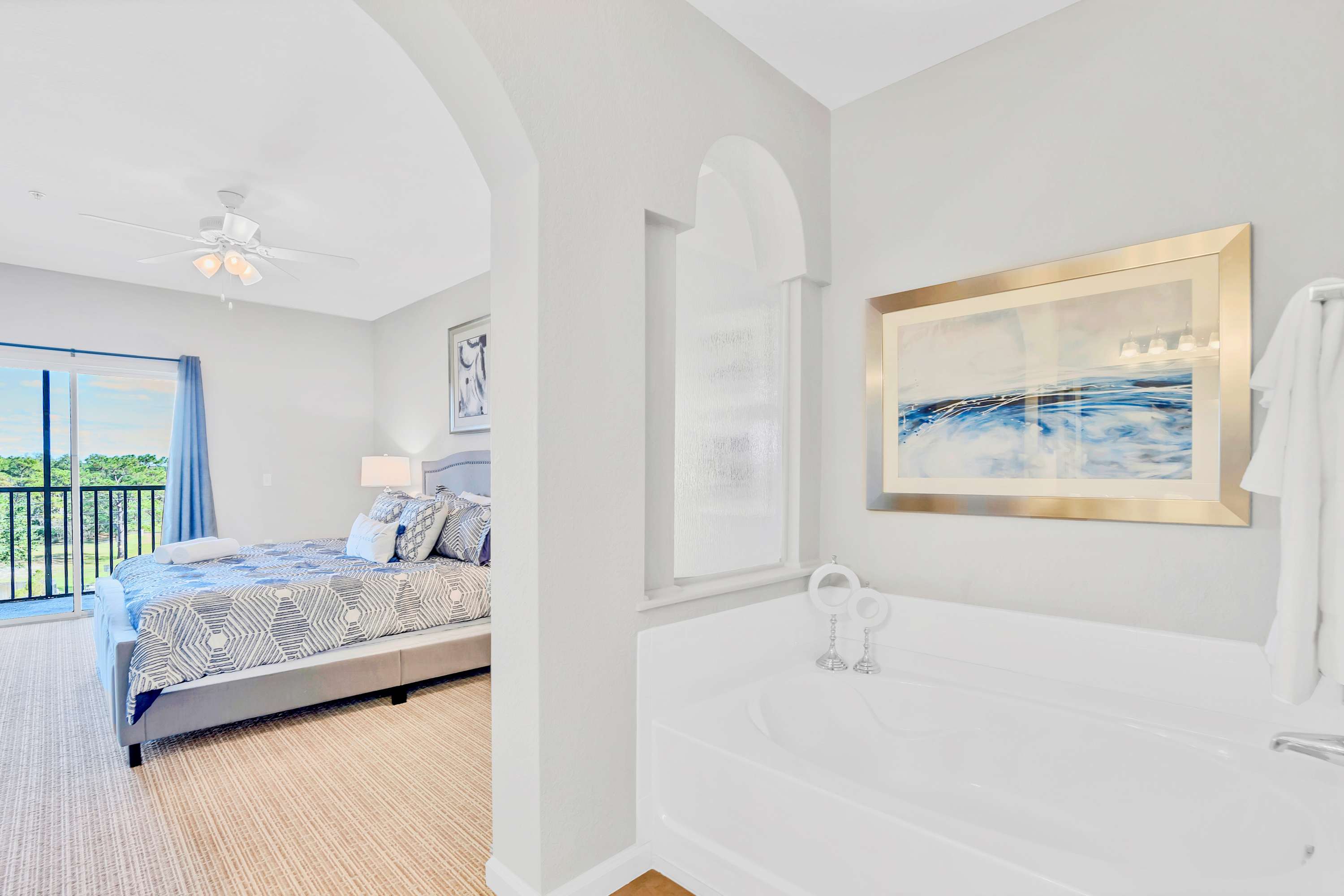 En-suite bathroom with spa-like bathtub