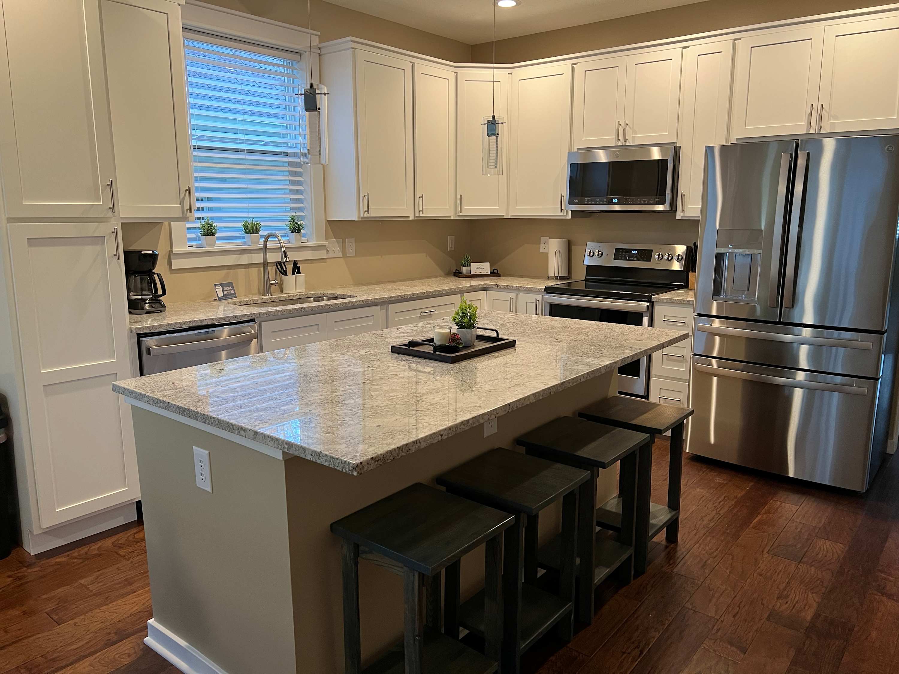 Mins To Downtown & Raceway! Rookwood Retreat 2 - Indianapolis, IN