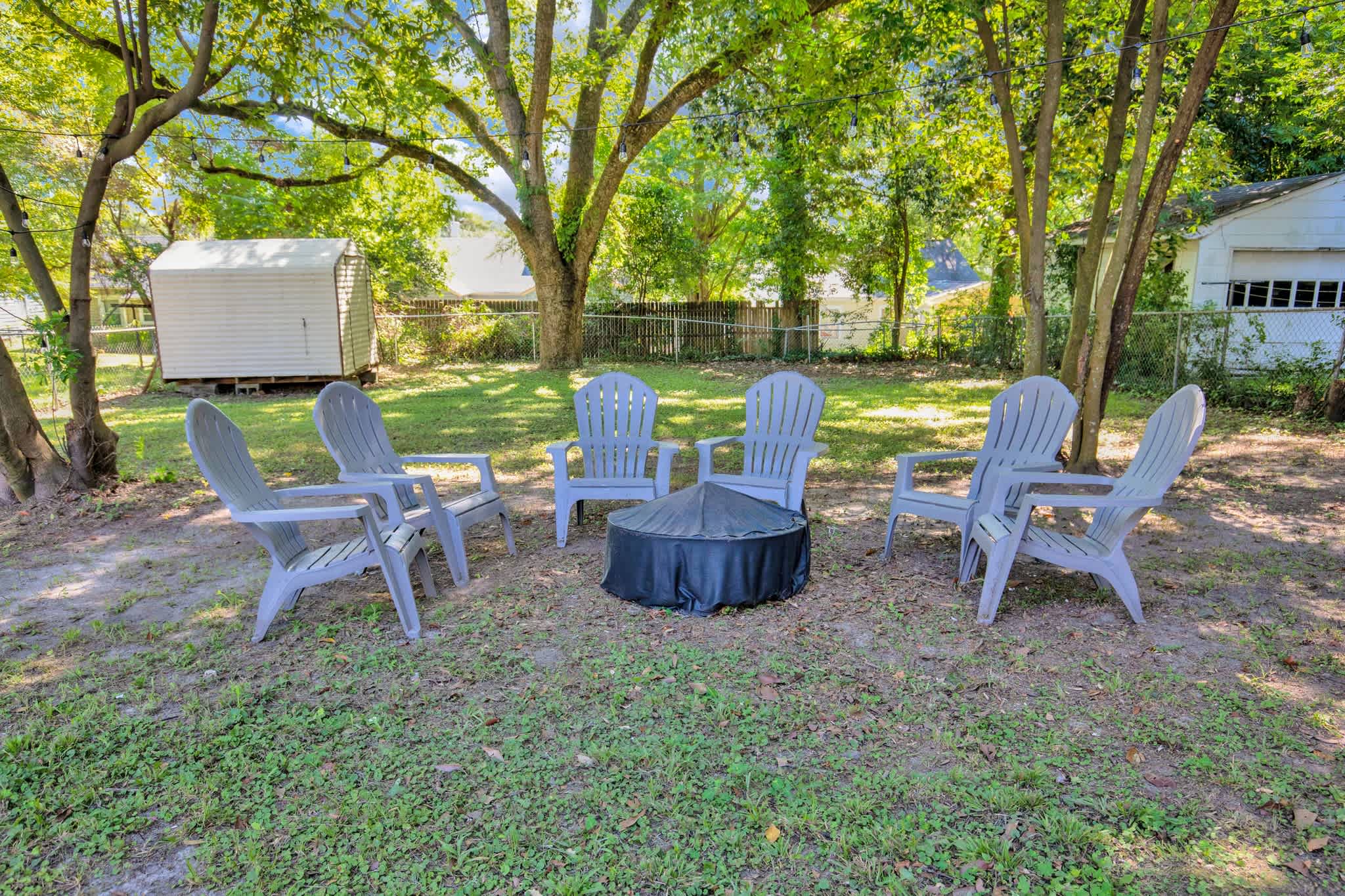 Cozy Porch And Expansive Backyard - Inviting Retreat - Fayetteville, NC