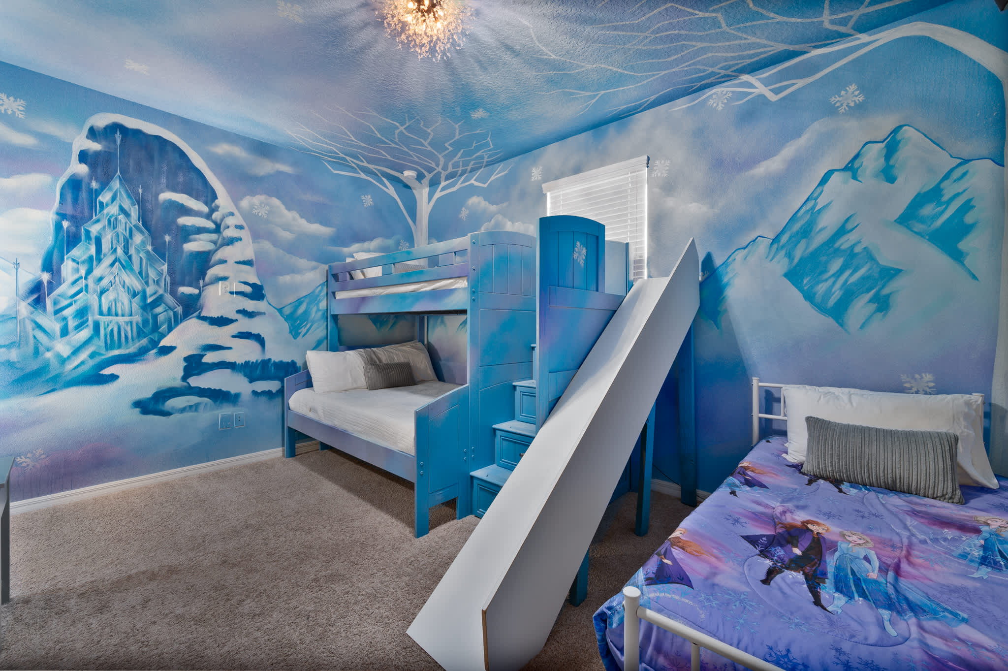 Step into the enchanting world of Arendelle! This 'Frozen' themed bedroom is perfect for little princes and princesses.