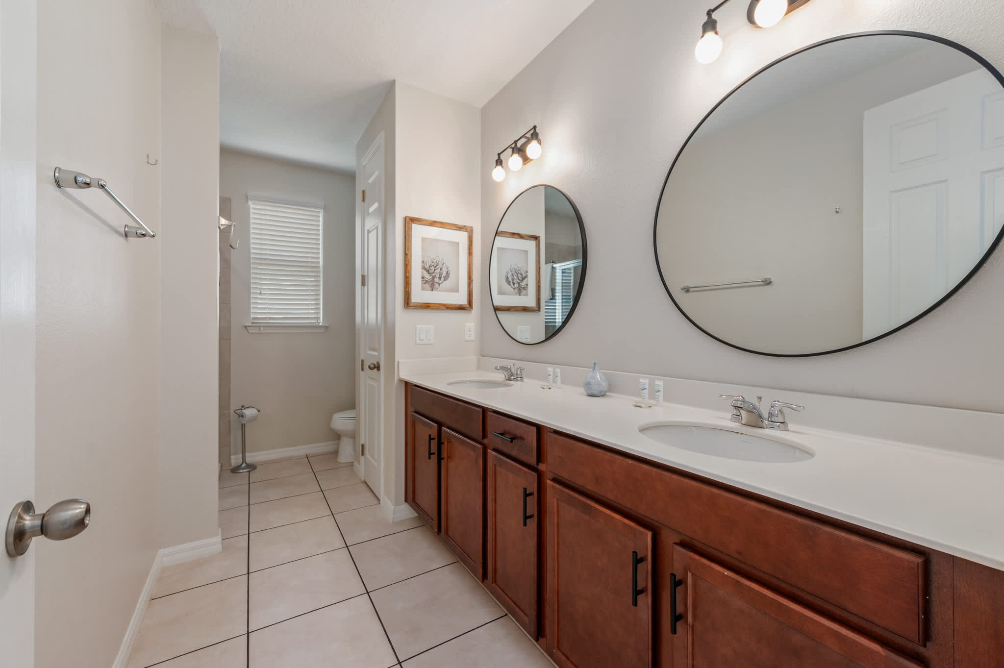Enjoy the convenience of our clean and well-equipped bathroom.. Perfect for starting or ending your day.