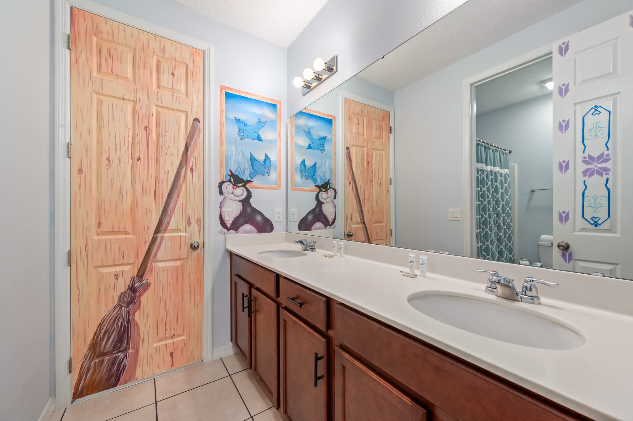 Resort villa w/ pool, game room & hot tub