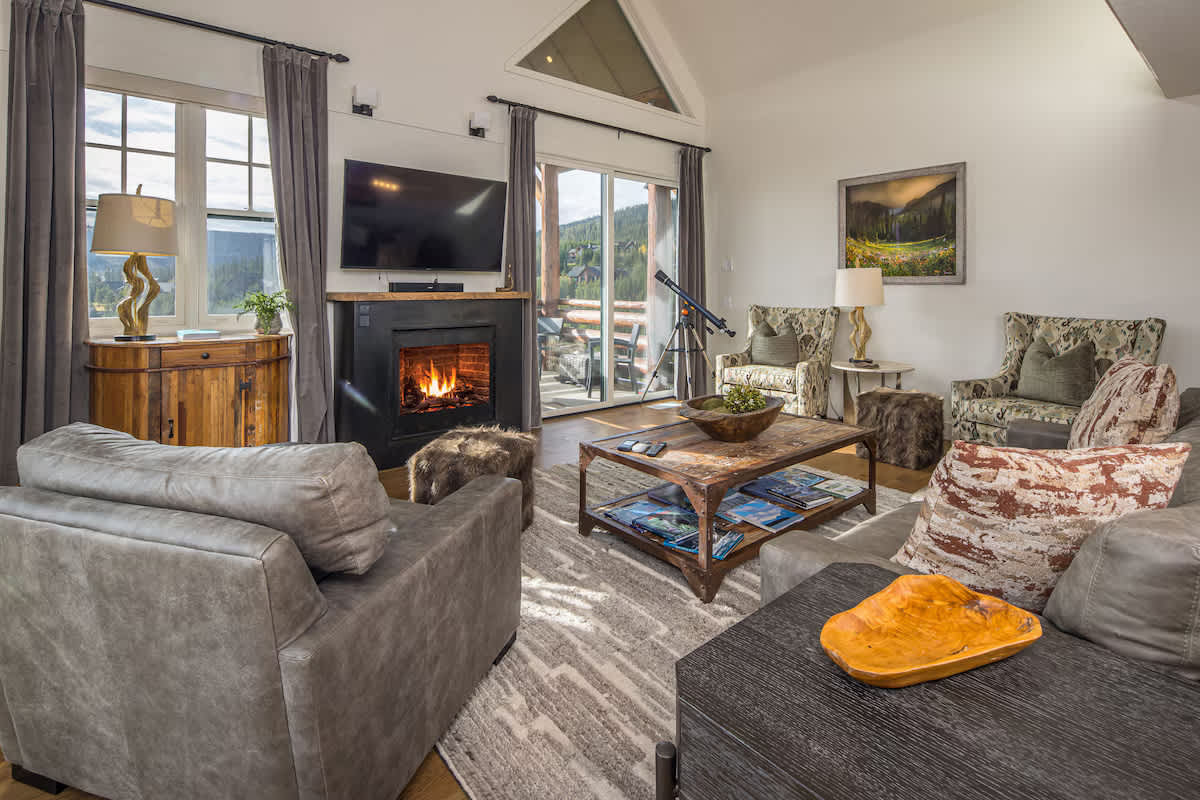 *New Listing* Ski-In/Ski-Out Chalet w/ Private Hot Tub — Big Sky, MT — vacation rental