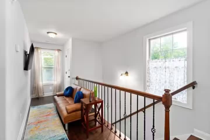 Mins from Downtown - Campbell Carriage House in Clarksville, TN