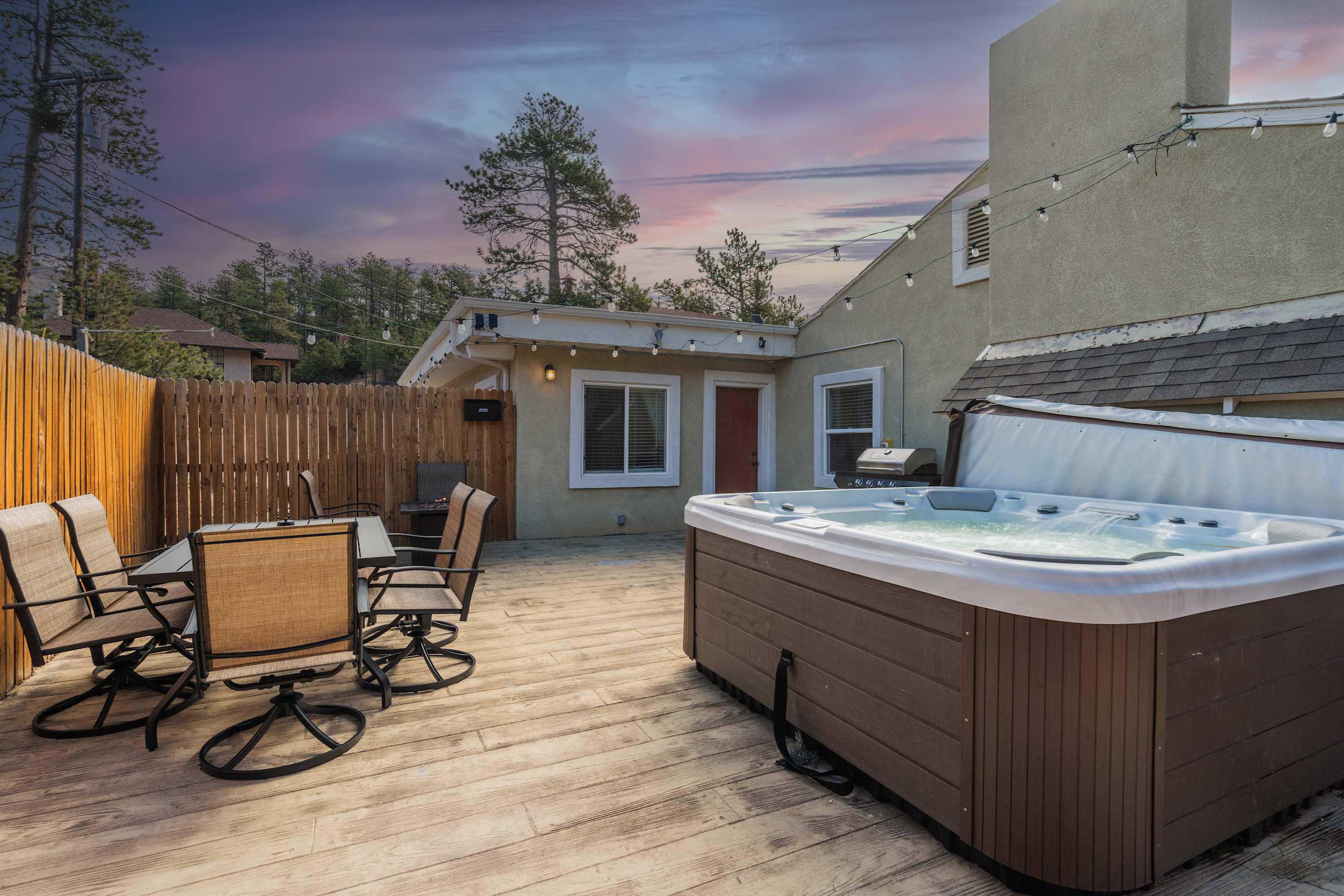 Mountain Retreat! Hot Tub & Fire Pit with Views — Cascade-Chipita Park, CO — vacation rental