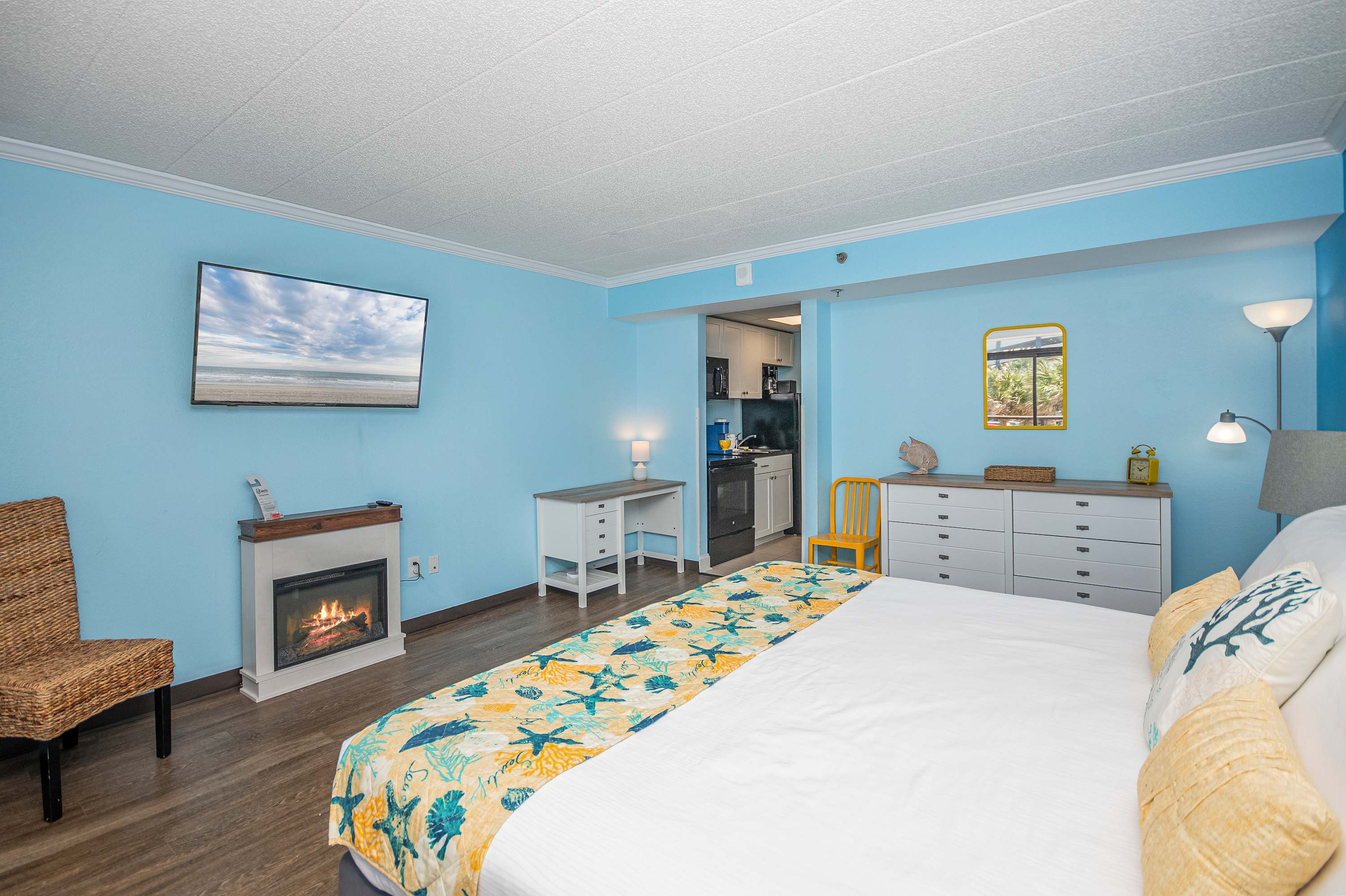 Chill out on the comfy KING bed