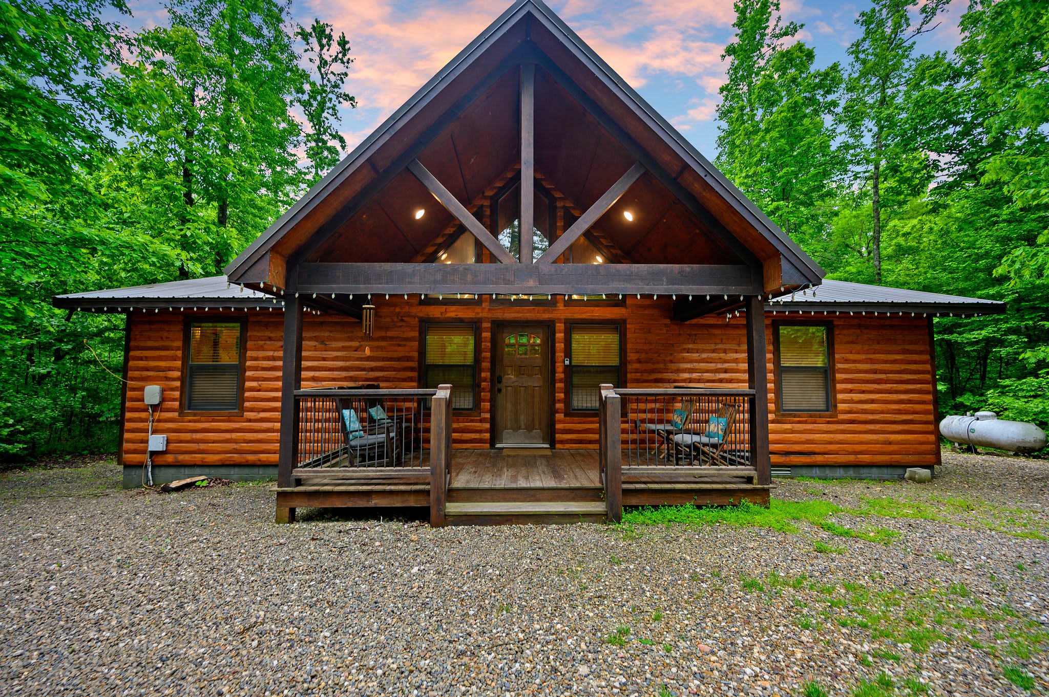Whitetail Retreat Cabin for 13