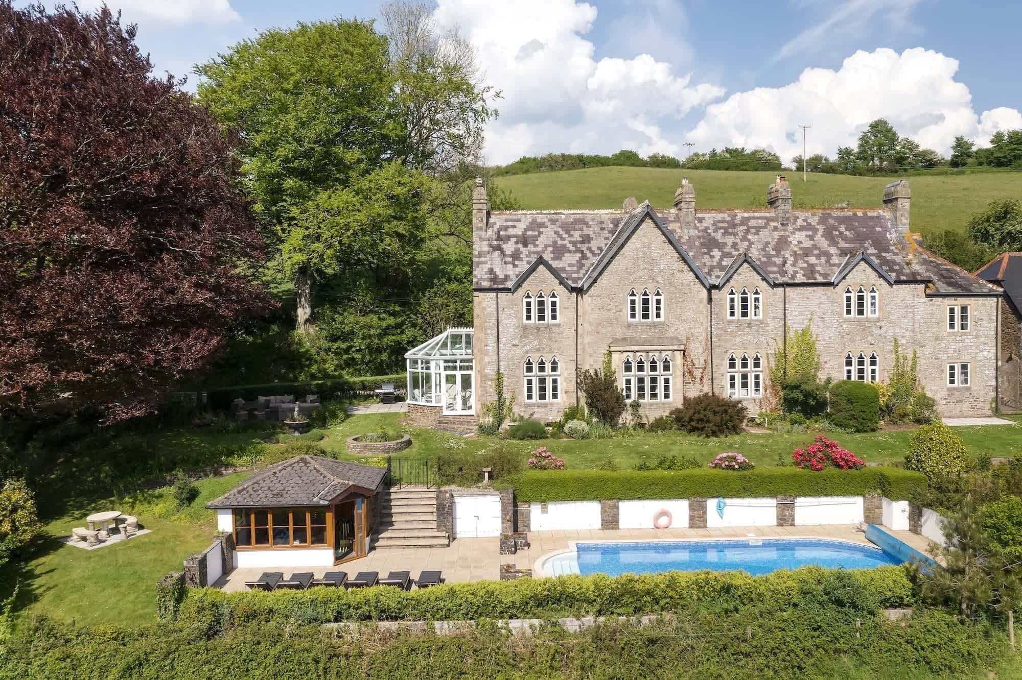 The Rectory, Stunning Views, Pool & Padel Court! — Berrynarbor, England — vacation rental