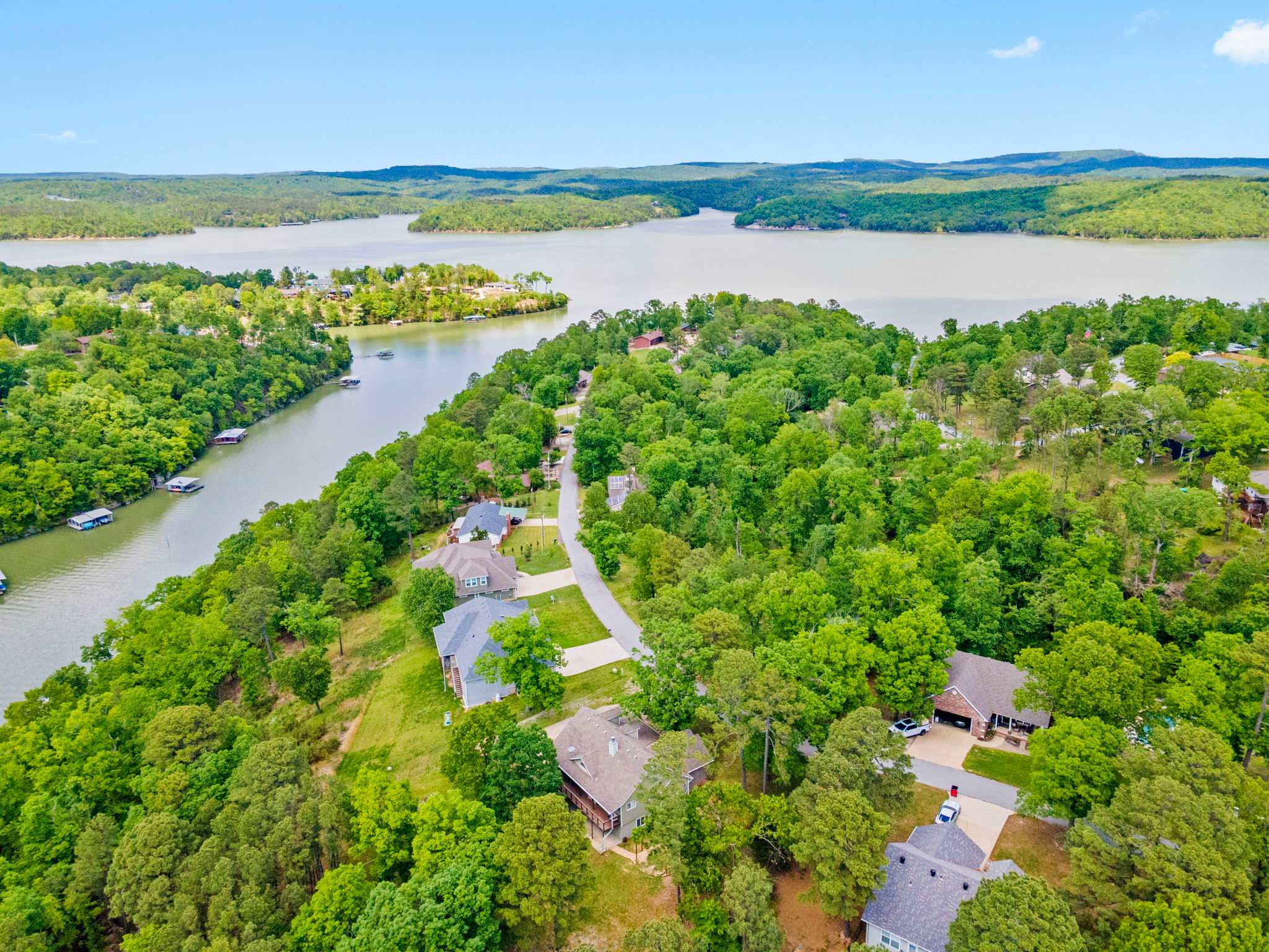 Just off the shores of beaver lake and 4 minutes to boat launch
