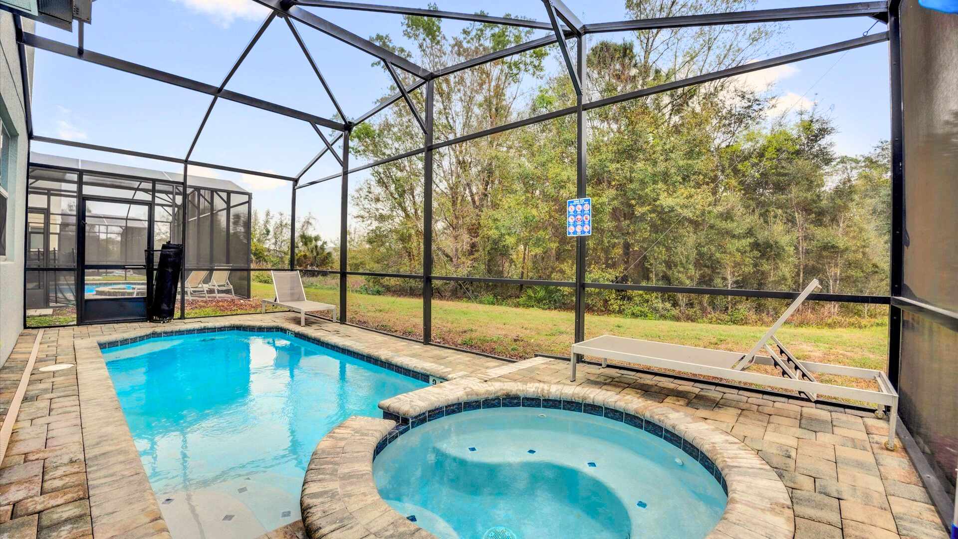 Outdoor swimming pool and jaccuzi hot tub 