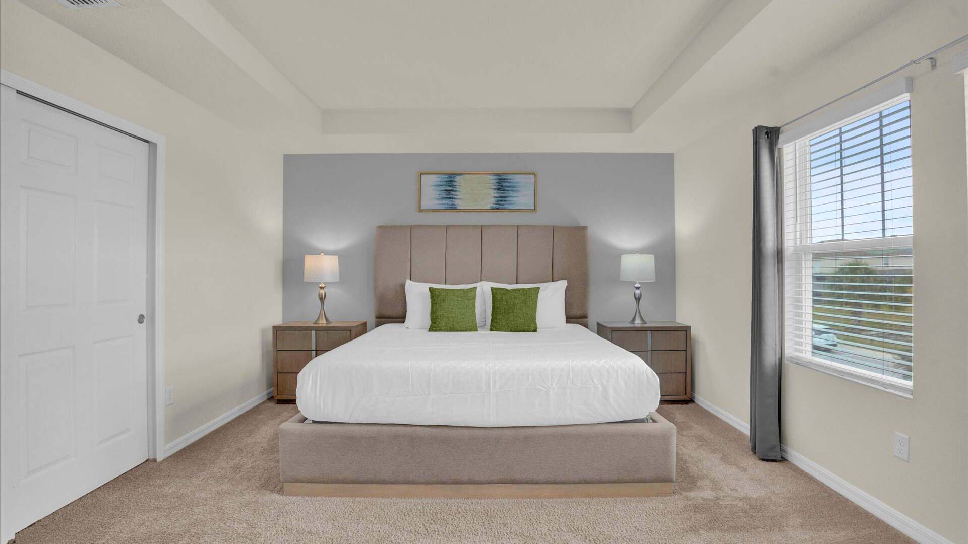 King bedroom with en-suite bathroom