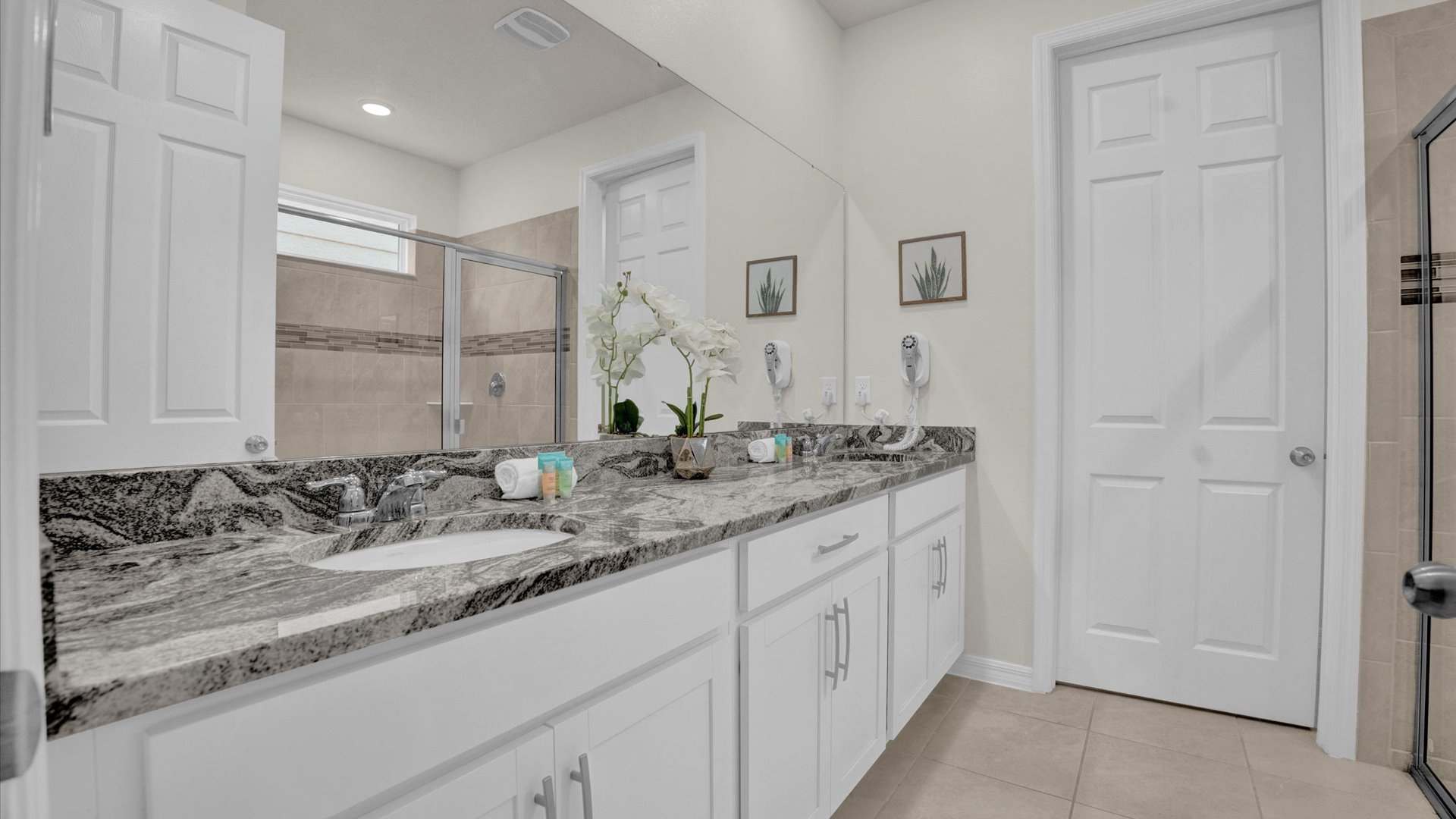 Spacious En-suite bathroom with double vanity and standing shower