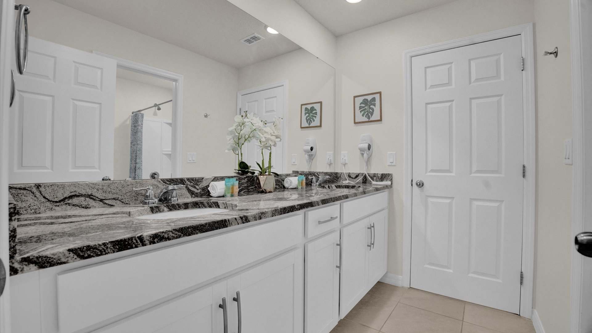 Spacious bathroom with double vanity 