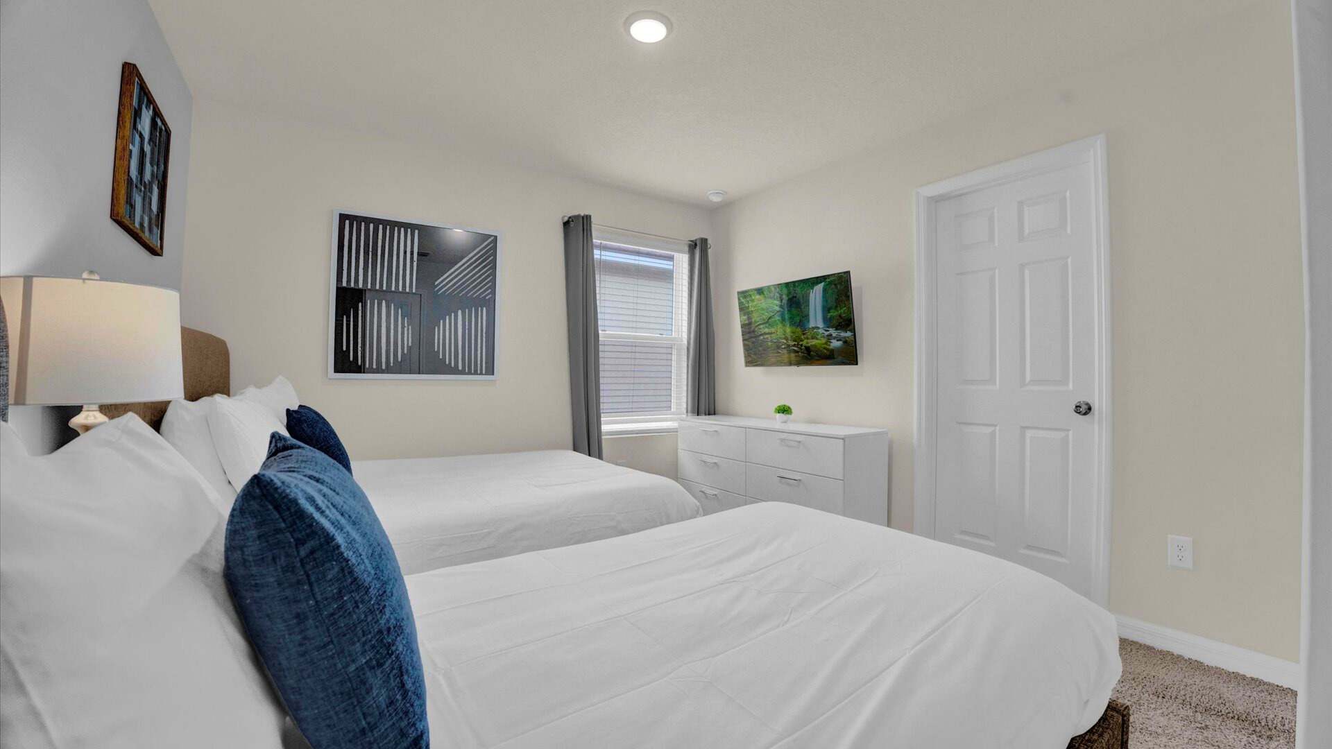 Stylish Bedroom with 2 Full beds and a smart TV