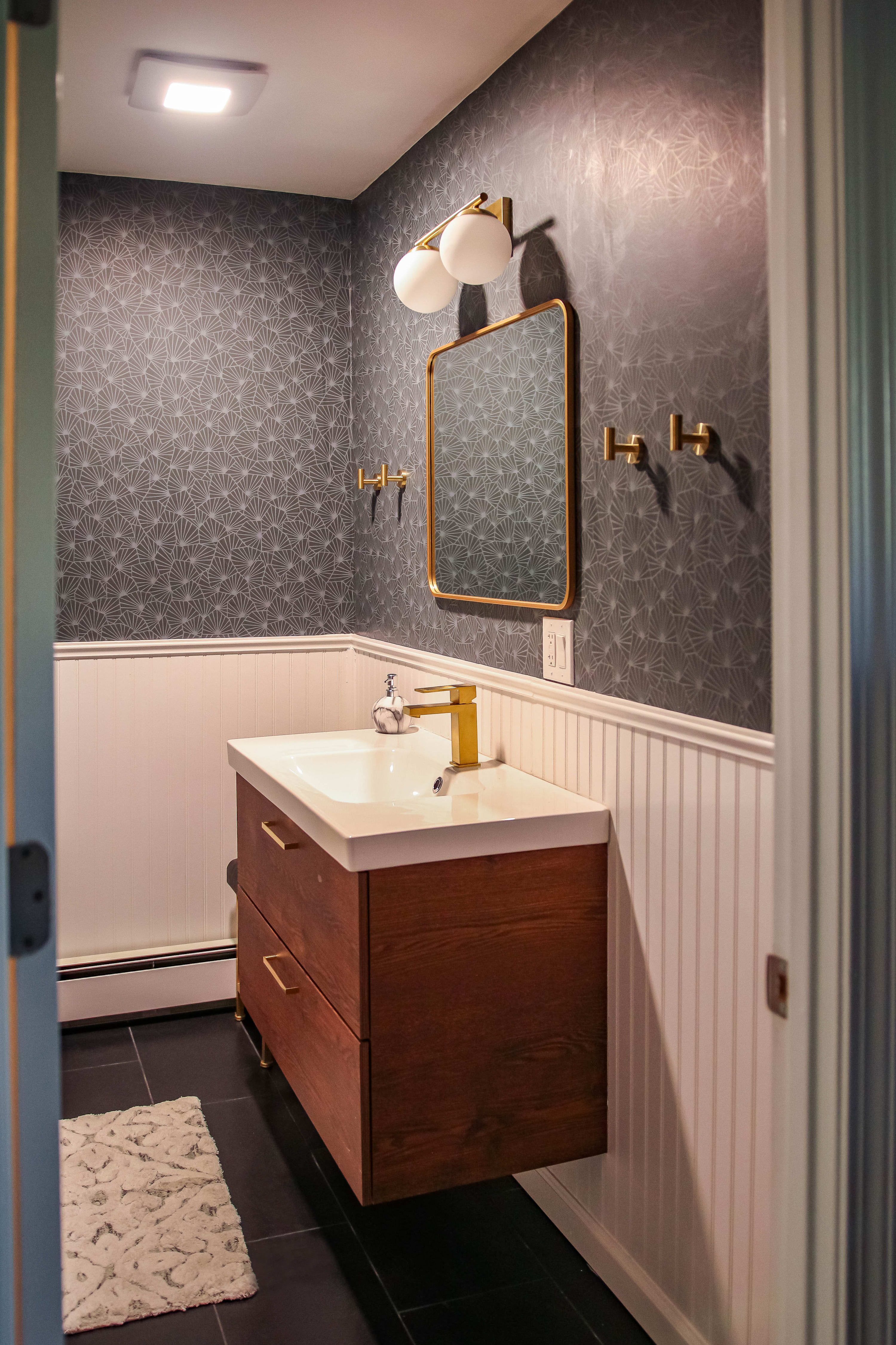Historic Apartments in Center, Warren - Sleep 8!
