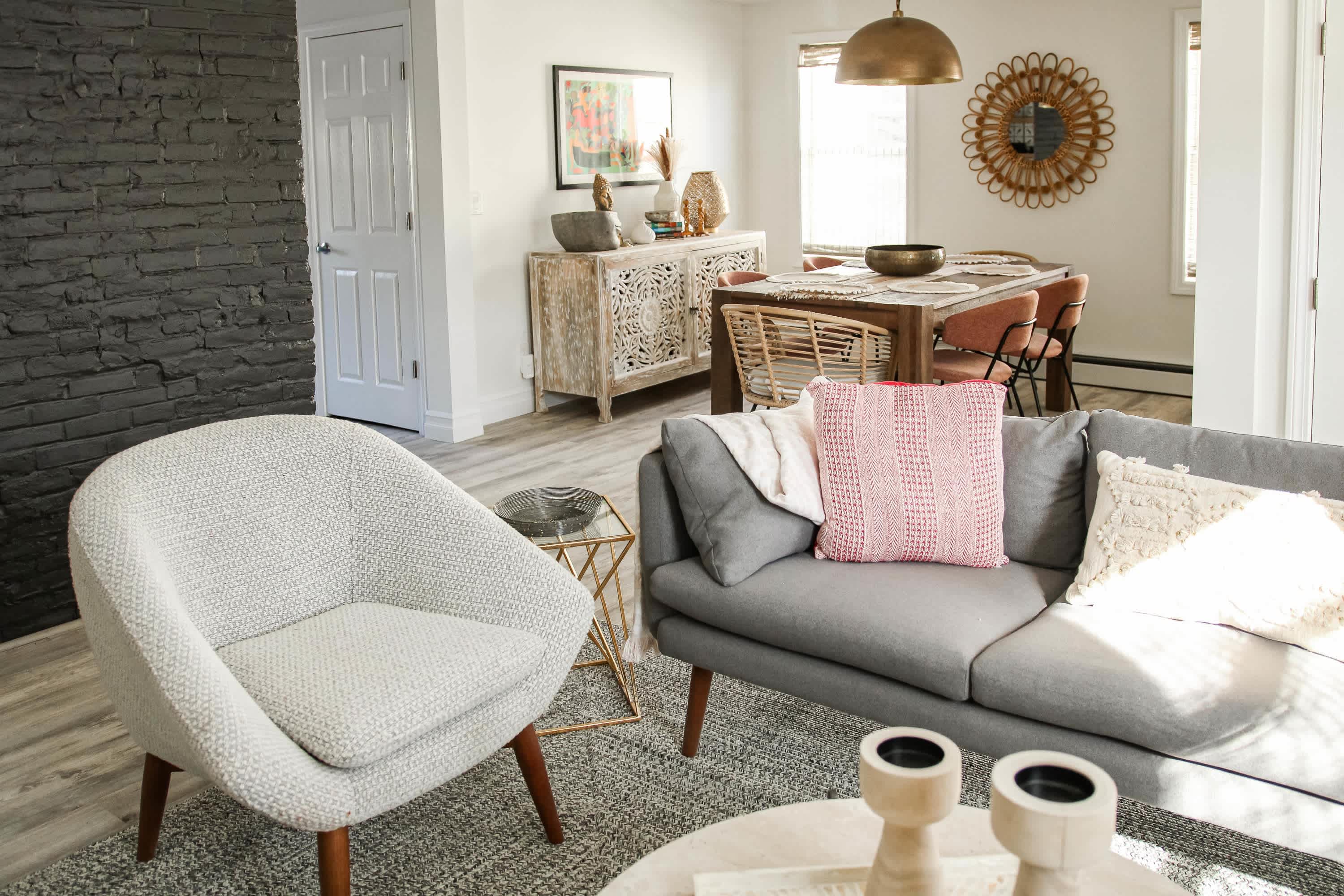 Historic Apartments in Center, Warren - Sleep 8!