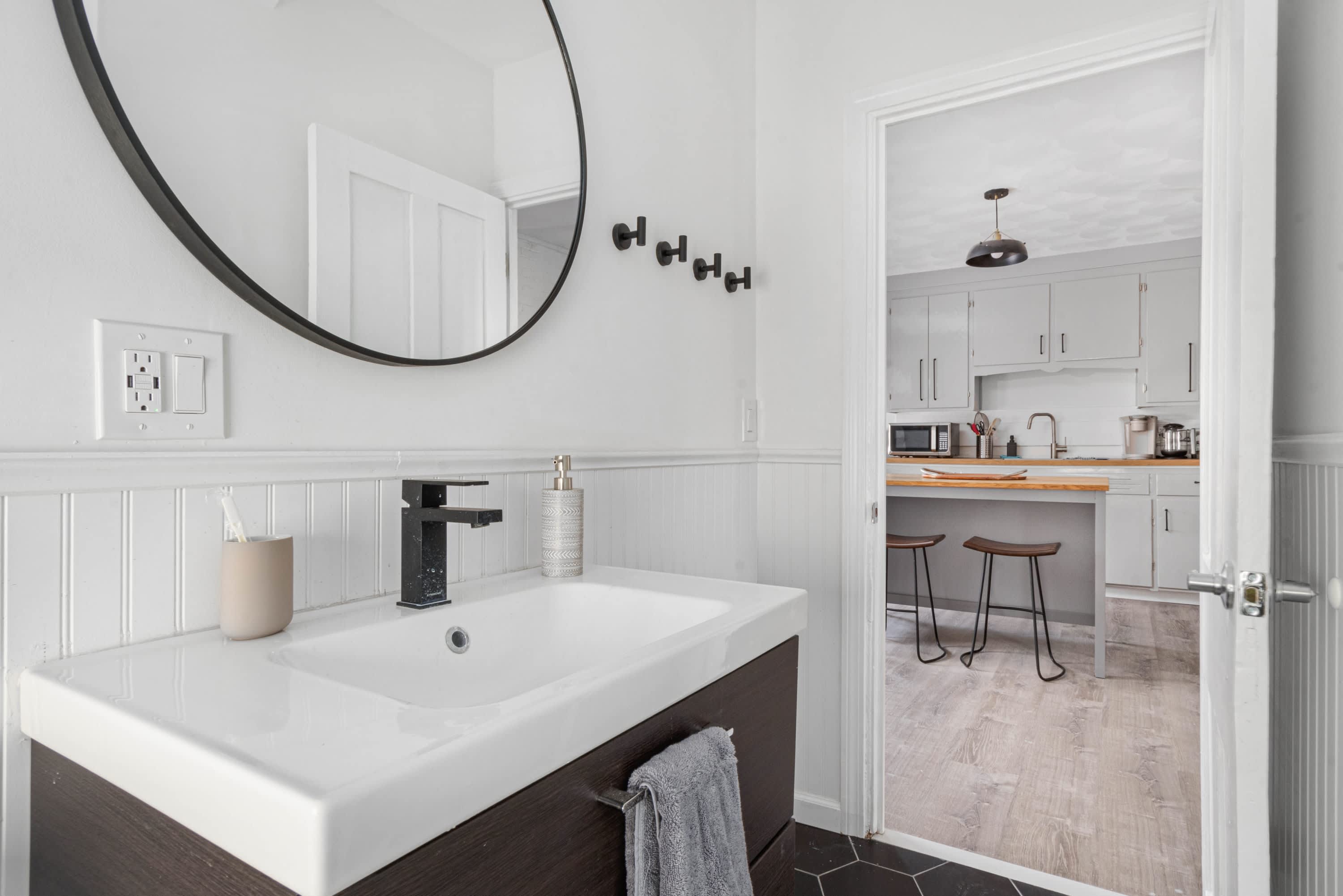 Historic Apartments in Center, Warren - Sleep 8!