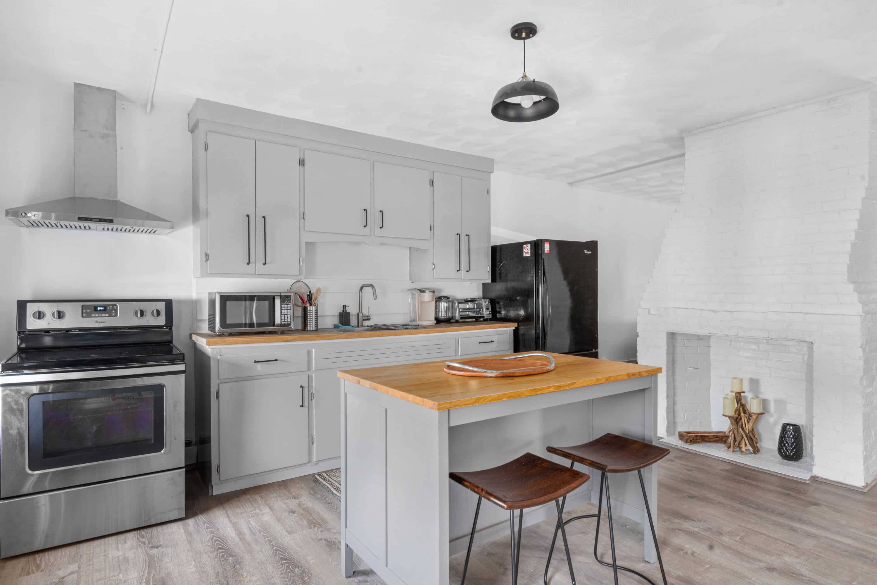 Historic Apartments in Center, Warren - Sleep 8!