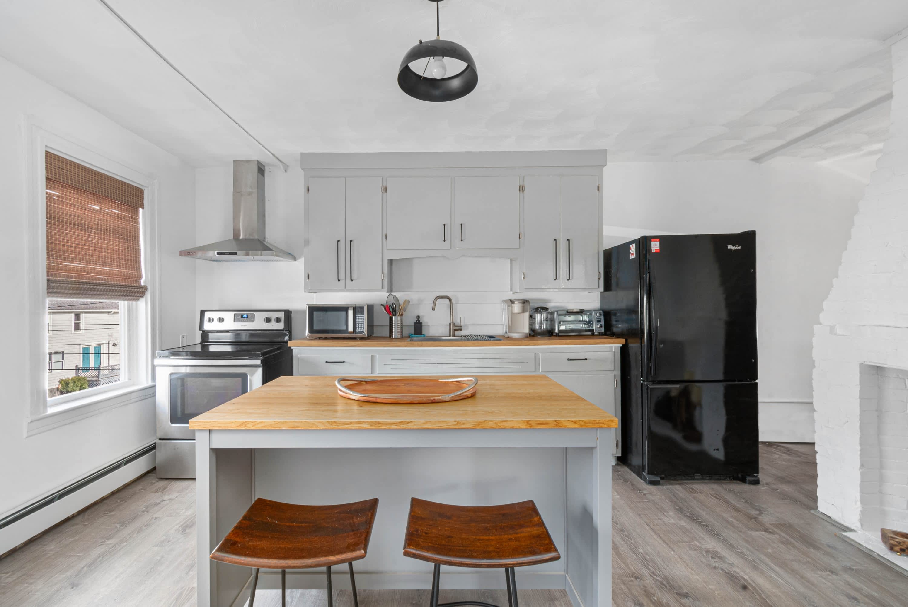 Historic Apartments in Center, Warren - Sleep 16!