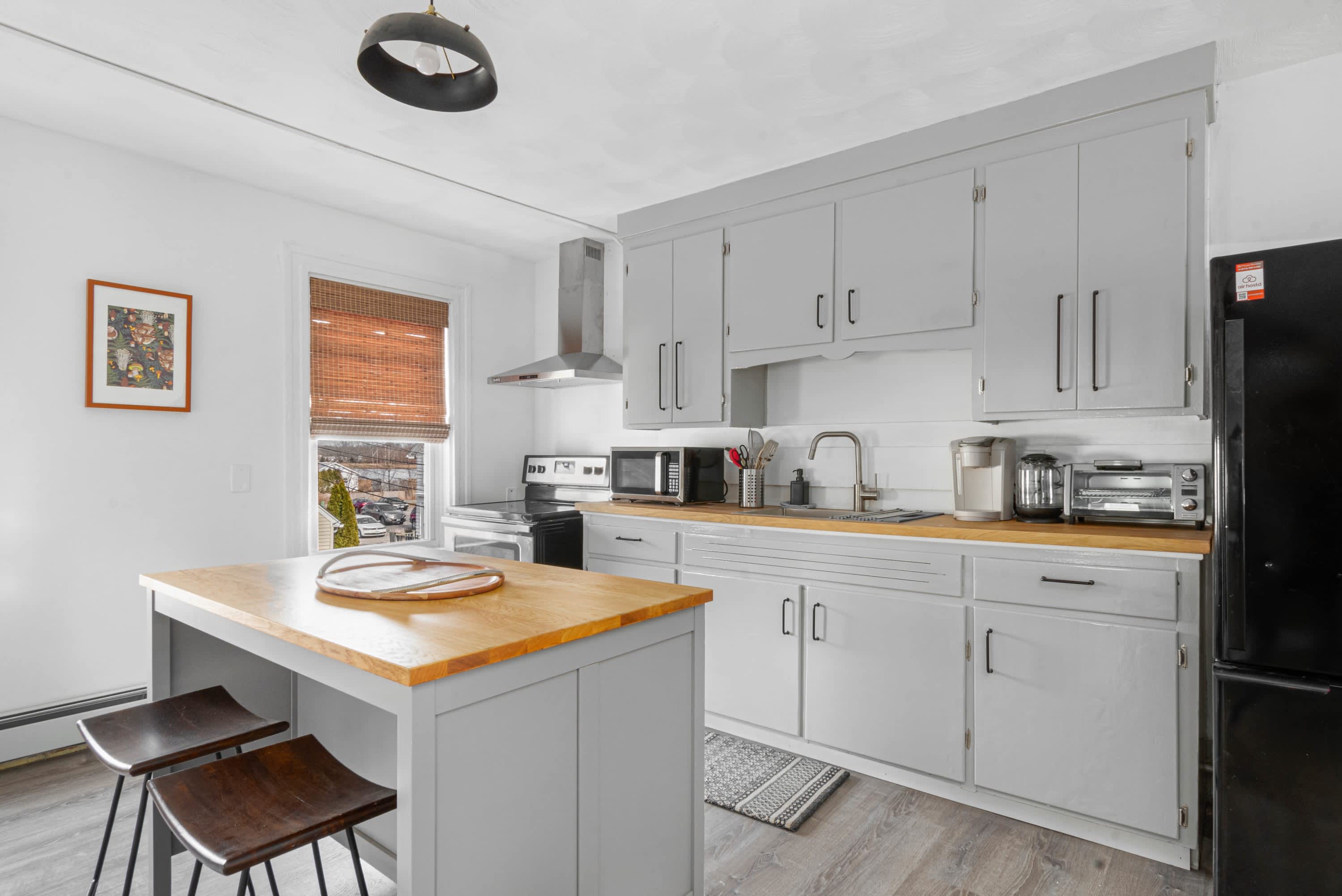 Historic Apartments in Center, Warren - Sleep 16!