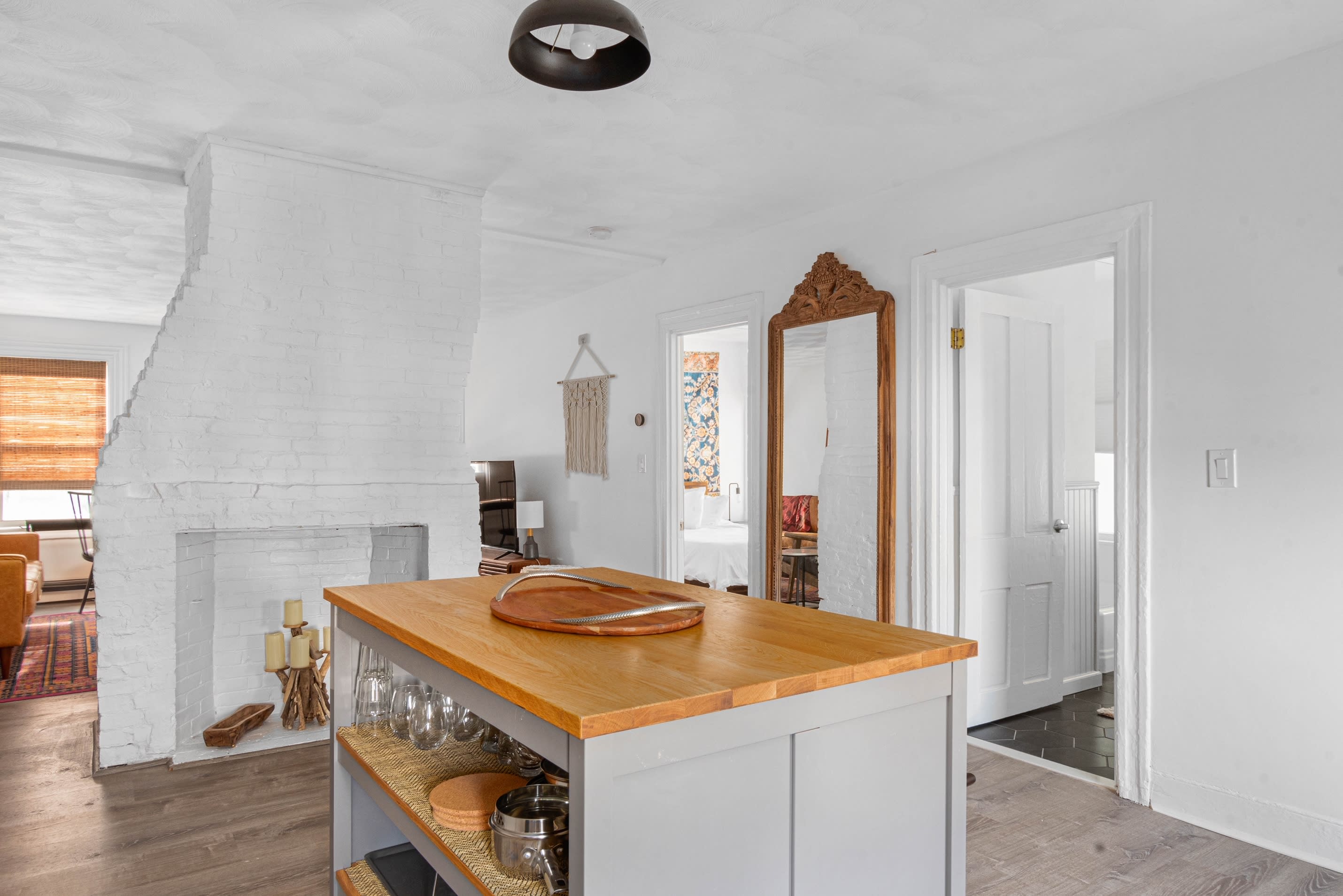 Historic Apartments in Center, Warren - Sleep 16!