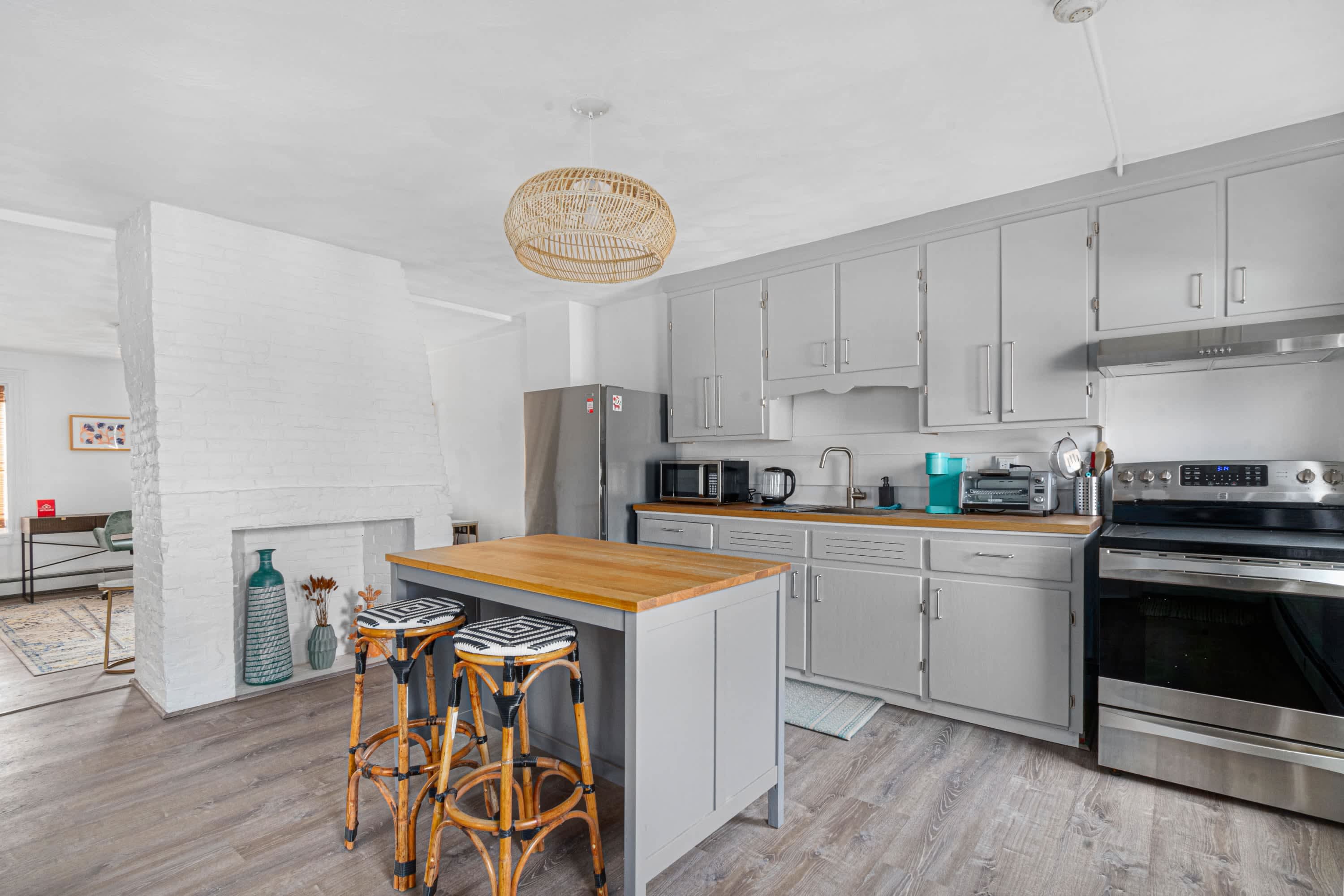 Historic Apartments in Center, Warren - Sleep 16!