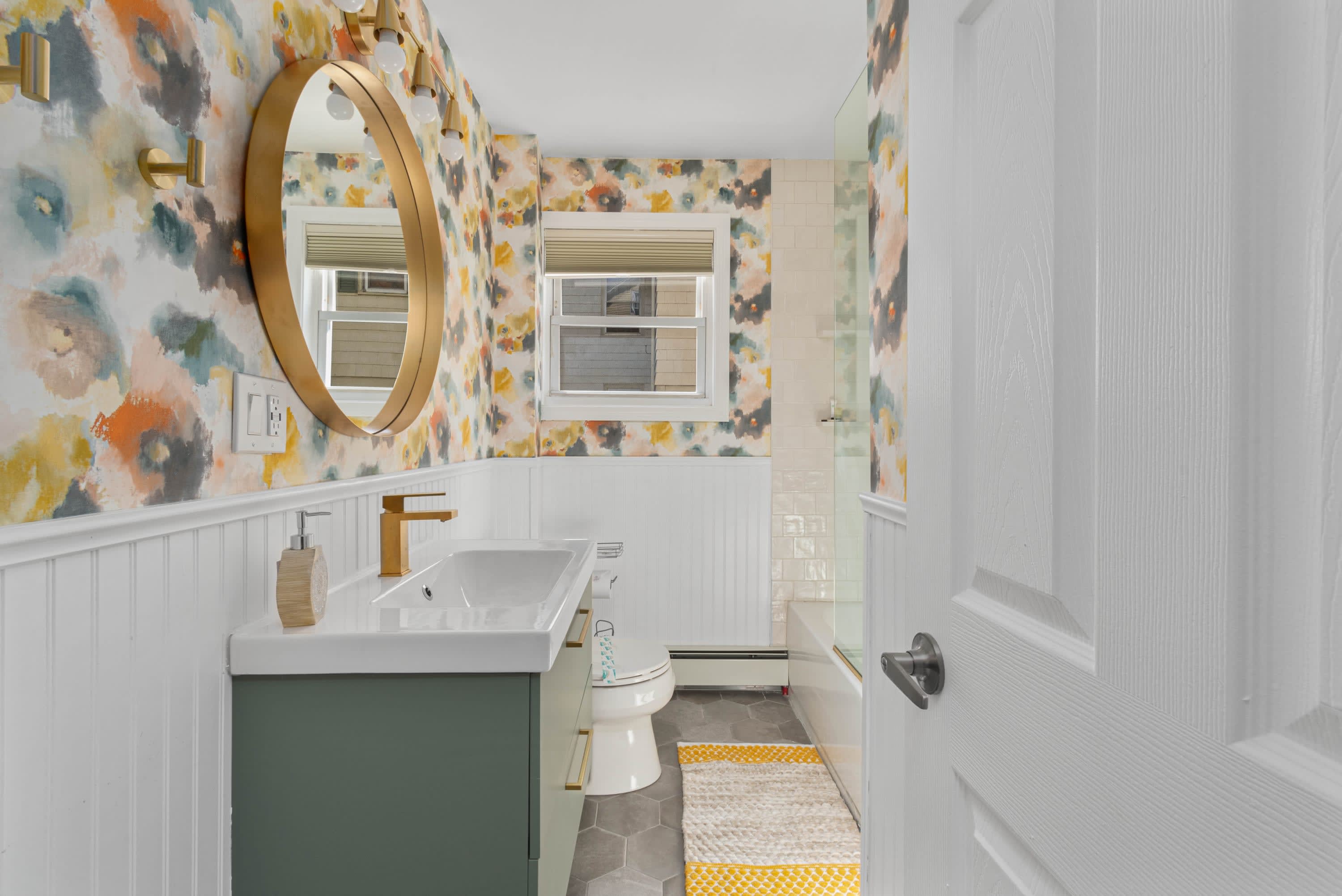 Historic Apartments in Center, Warren - Sleep 16!